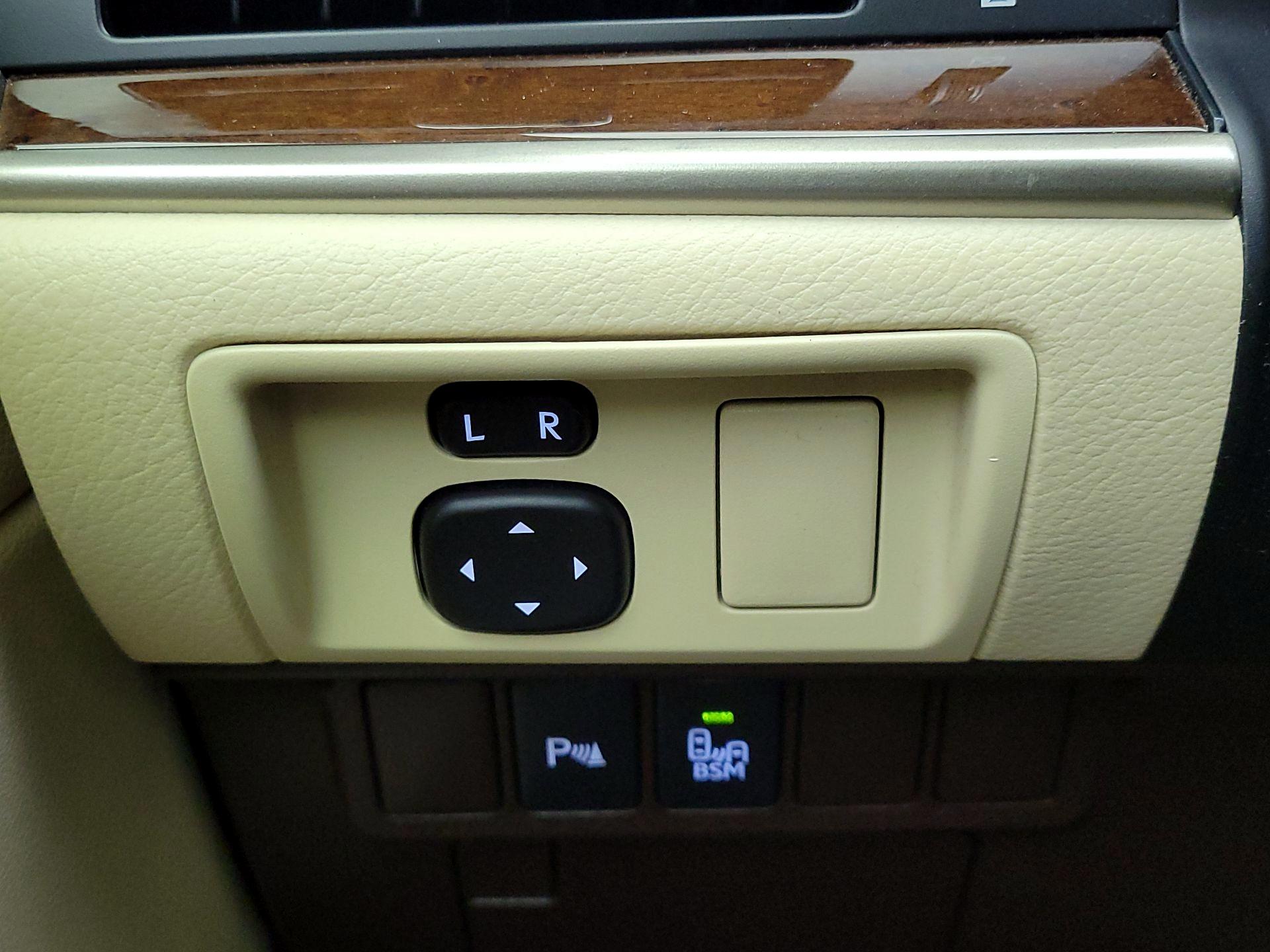 Thumbnail: 2016 Lexus ES - 13