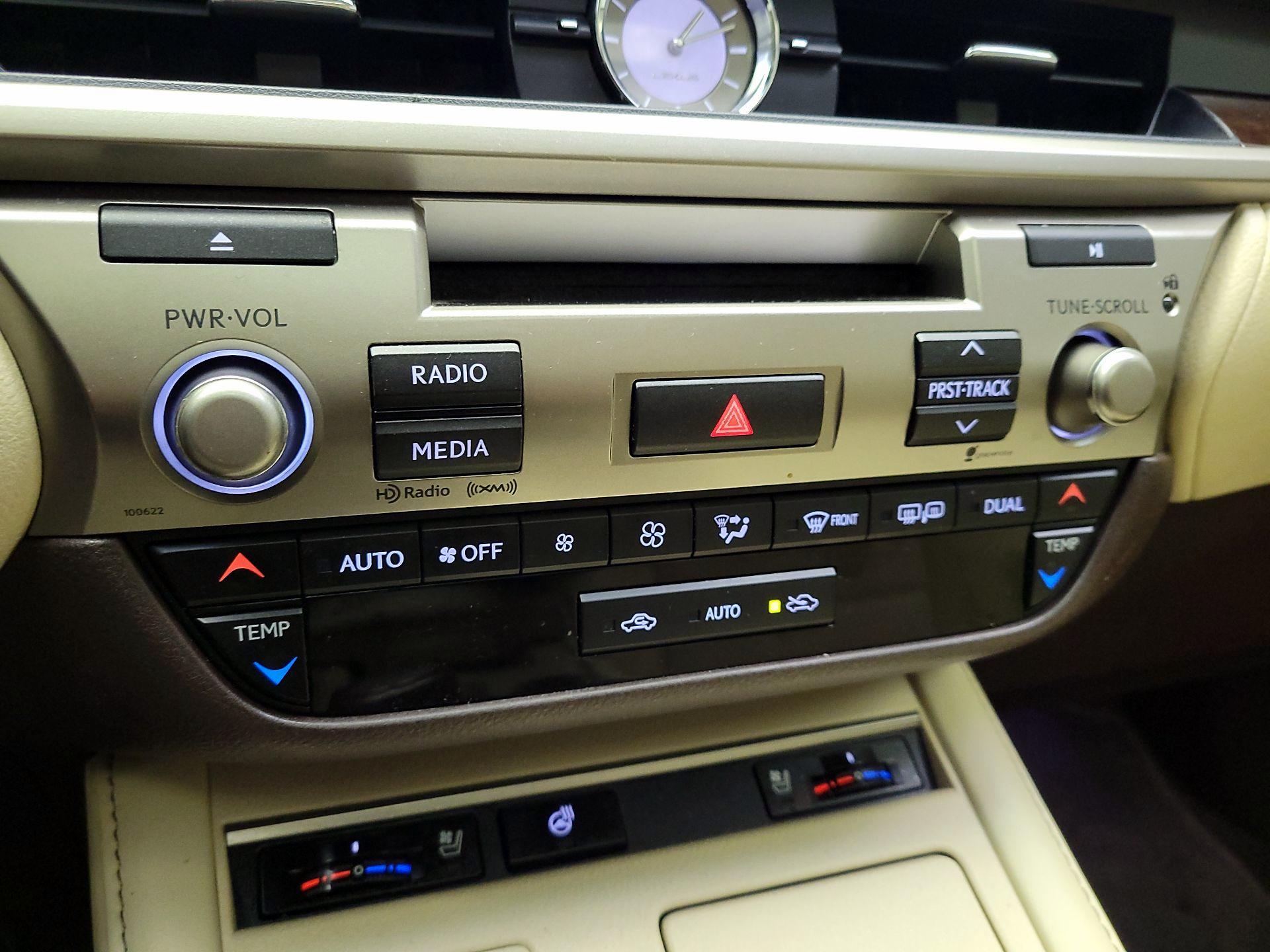 Thumbnail: 2016 Lexus ES - 16