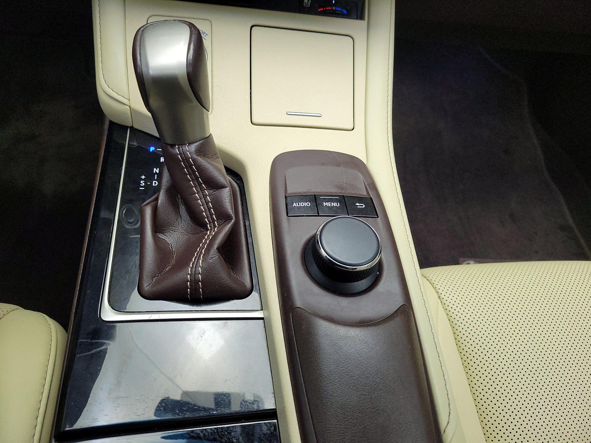 Thumbnail: 2016 Lexus ES - 17