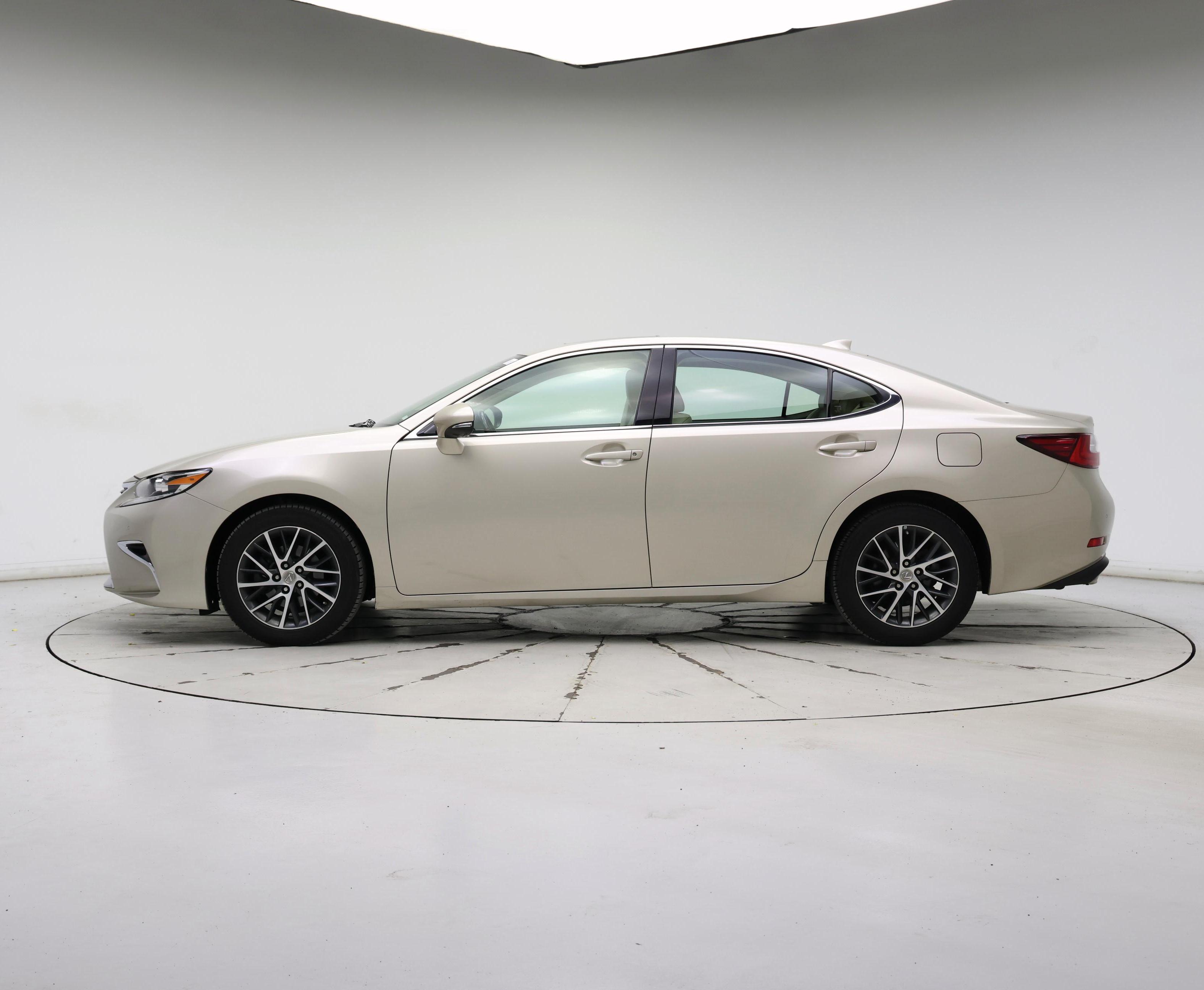 Thumbnail: 2016 Lexus ES - 3