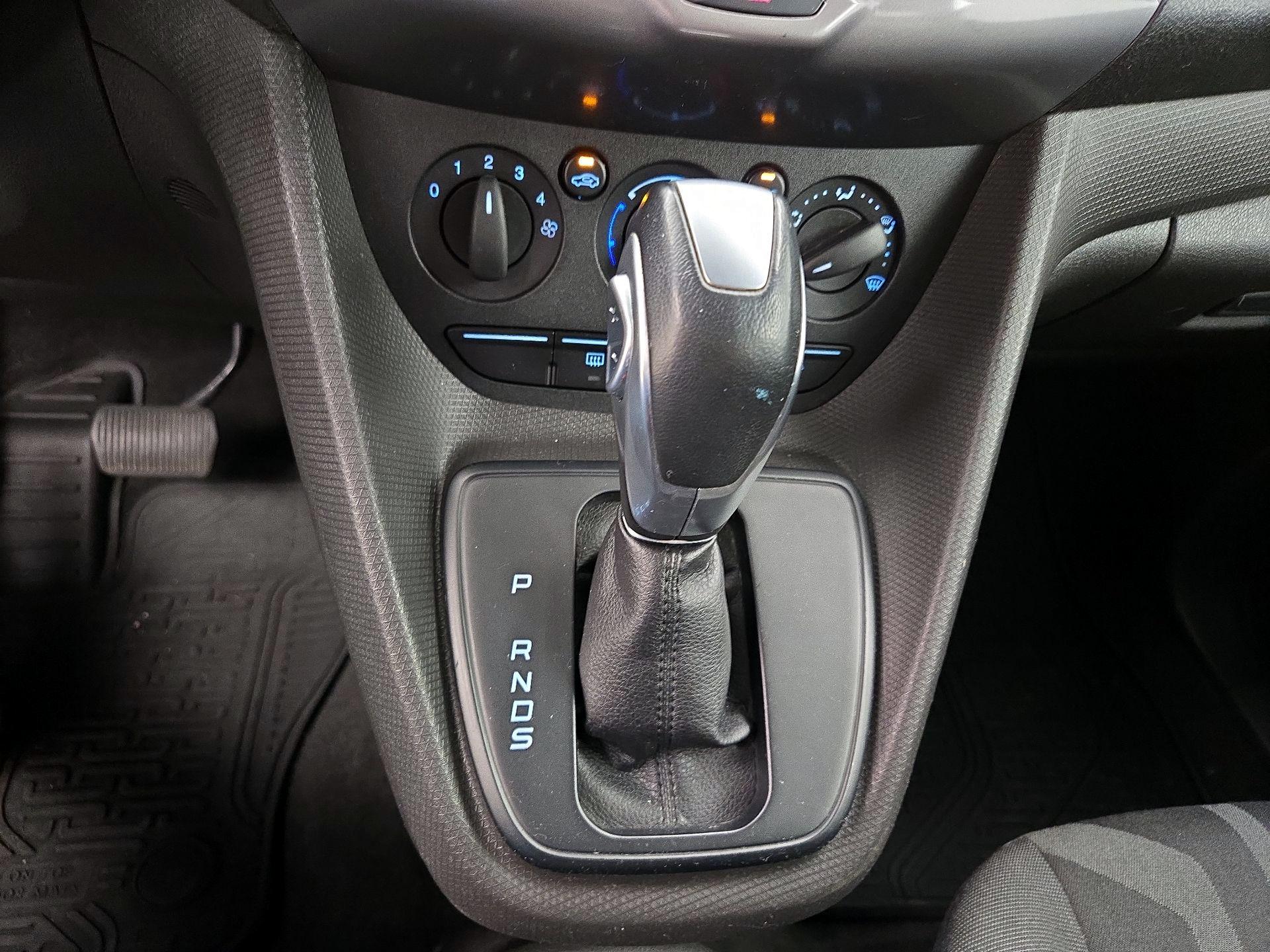 Thumbnail: 2015 Ford Transit Series - 17