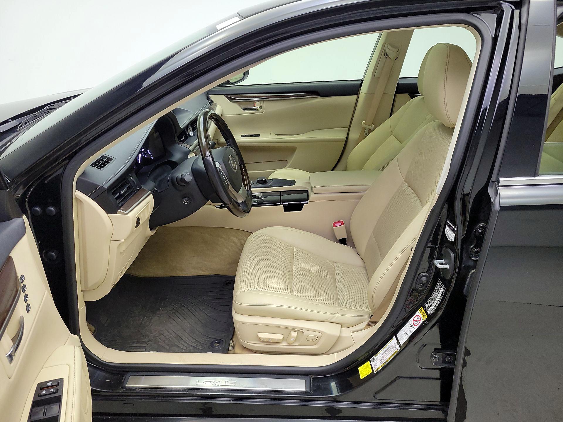 Thumbnail: 2015 Lexus ES - 11