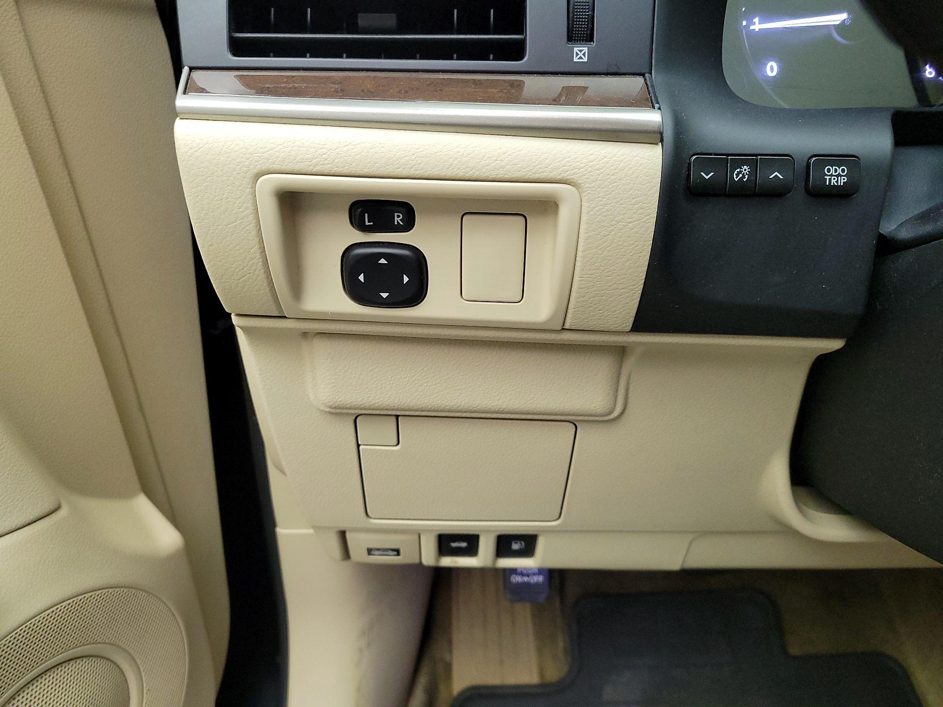 Thumbnail: 2015 Lexus ES - 13