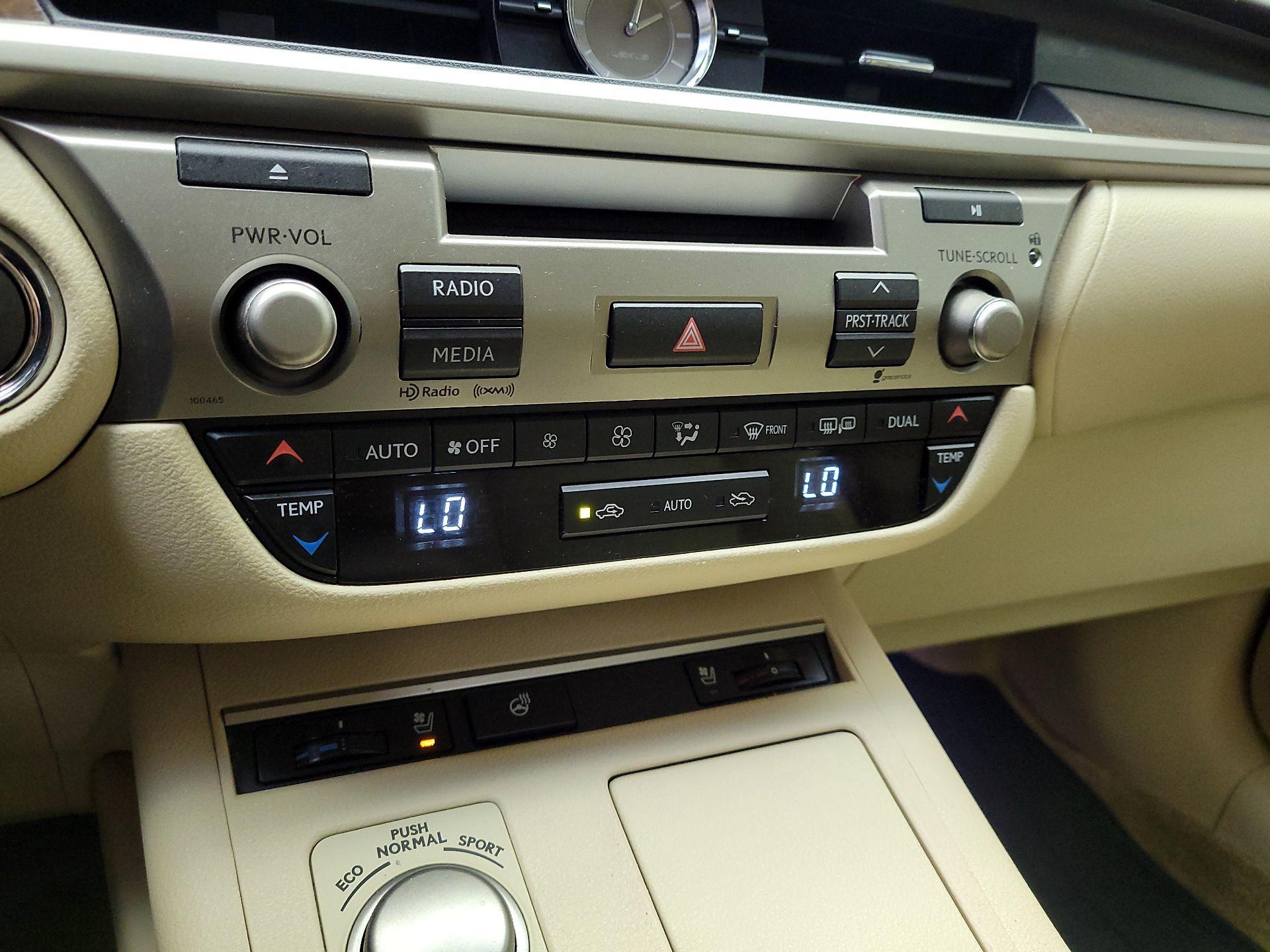 Thumbnail: 2015 Lexus ES - 16