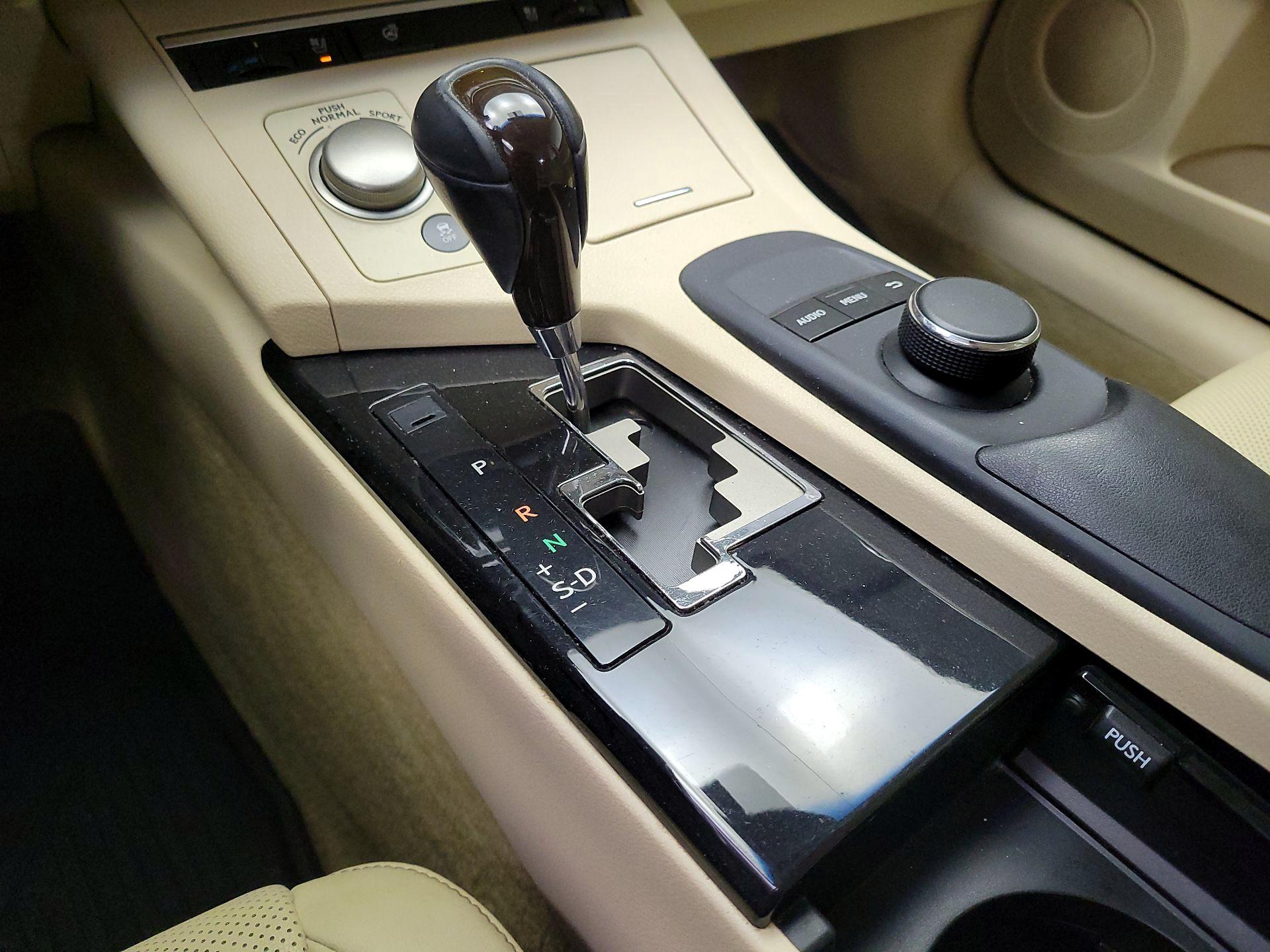 Thumbnail: 2015 Lexus ES - 17
