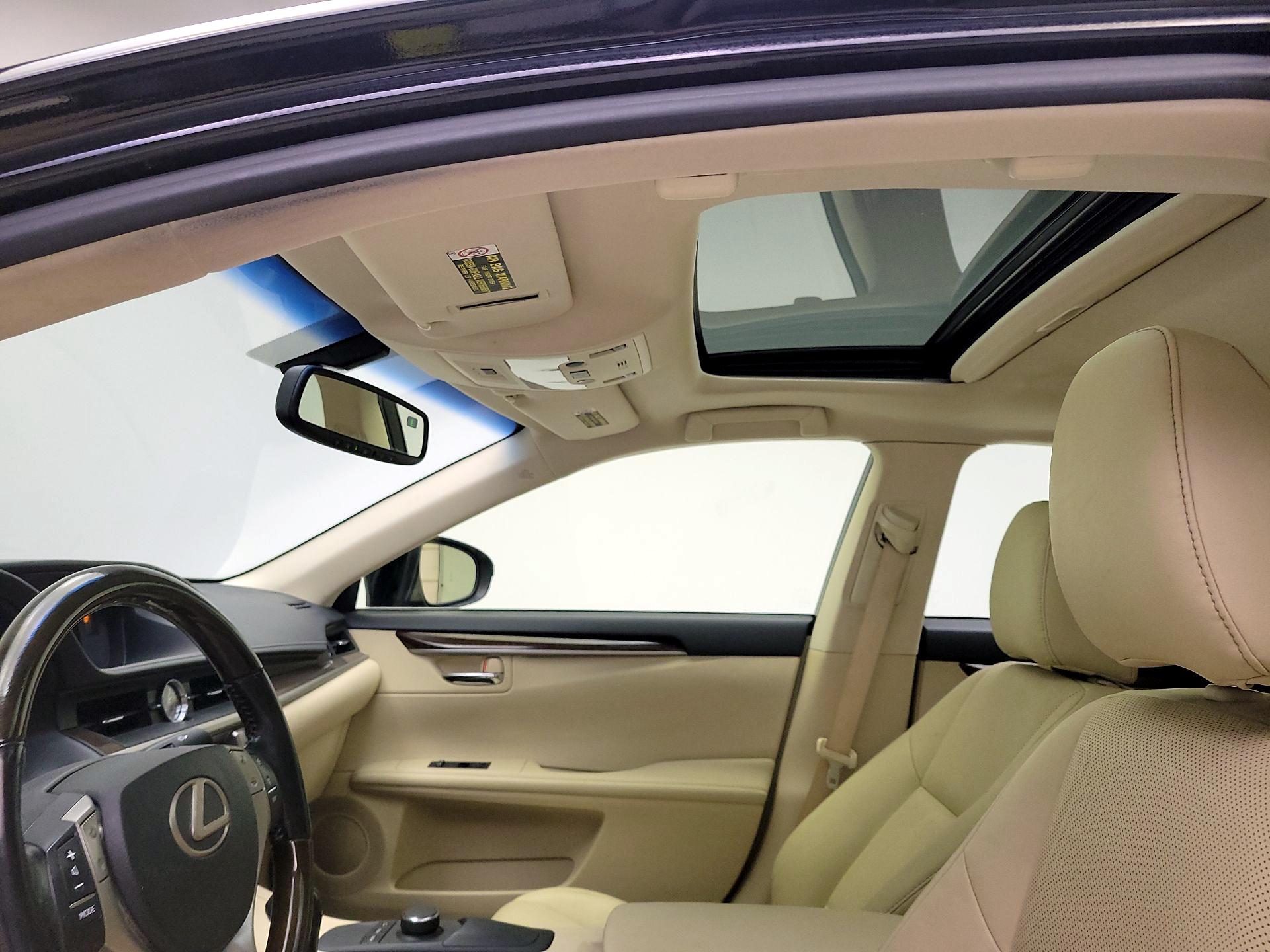 Thumbnail: 2015 Lexus ES - 18