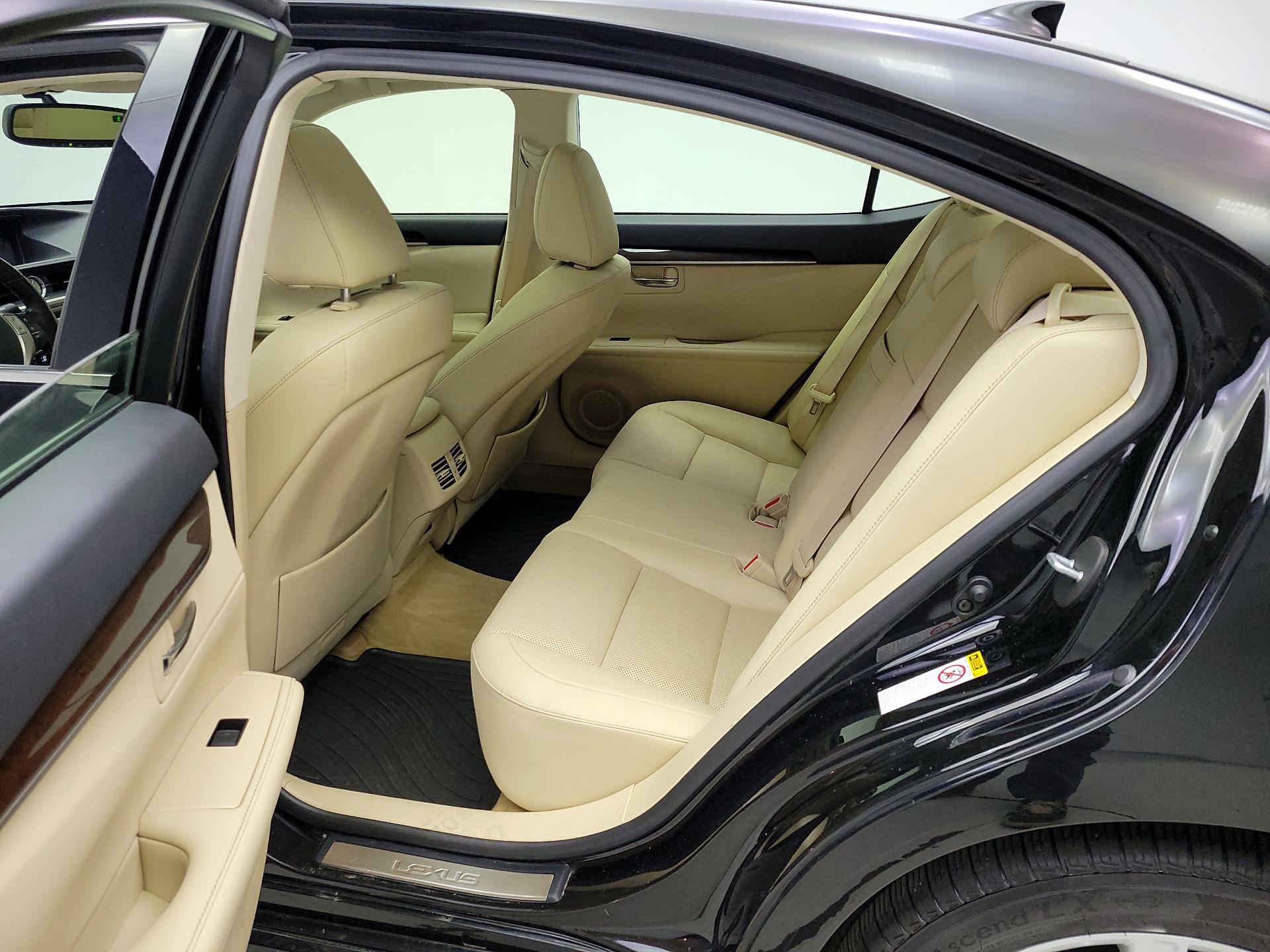 Thumbnail: 2015 Lexus ES - 19