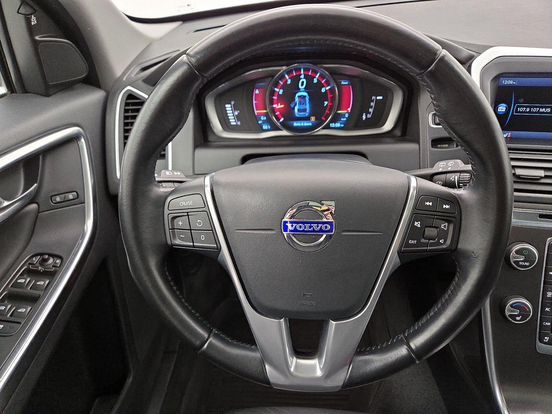 Thumbnail: 2015 Volvo XC60 - 10