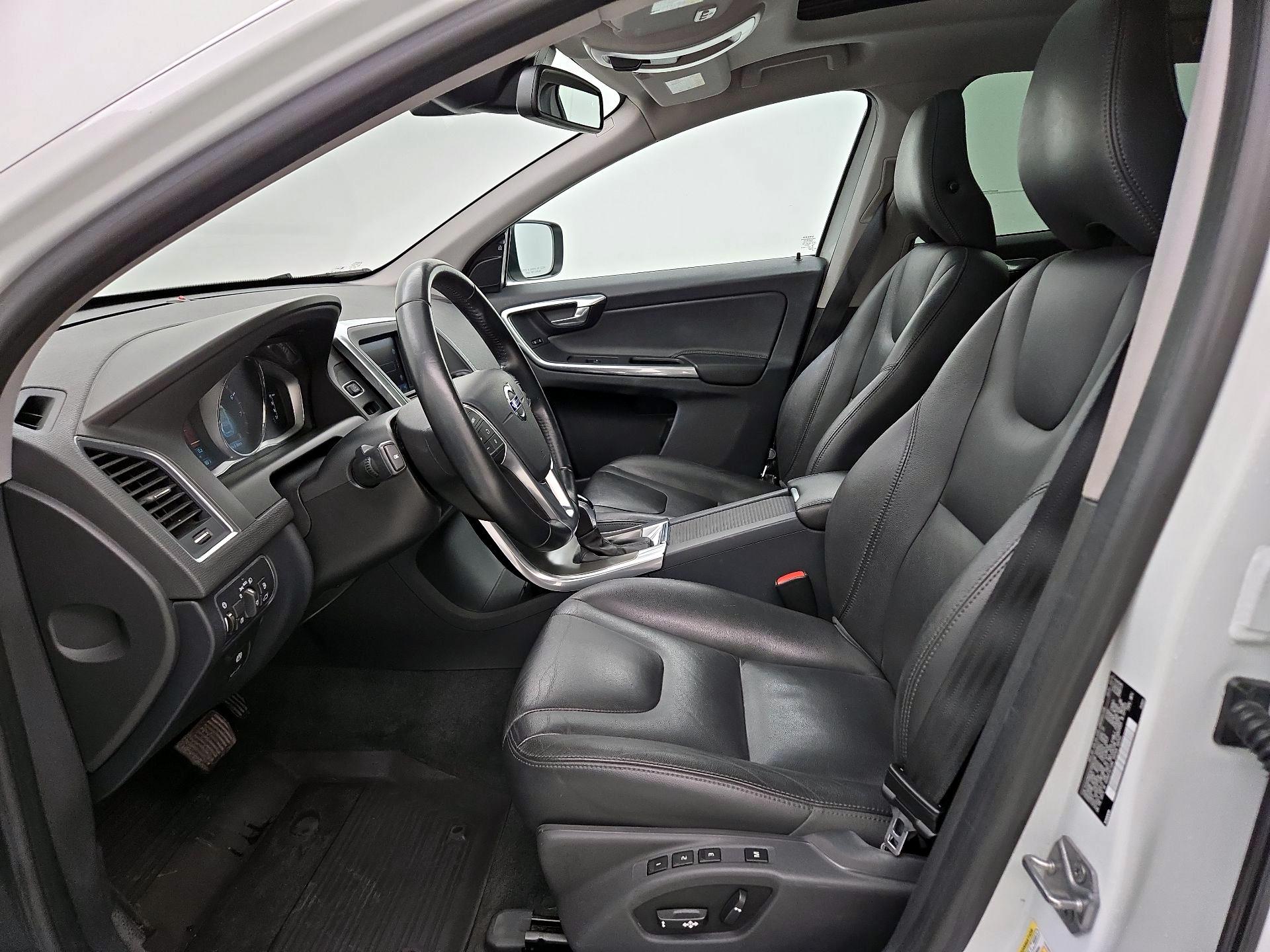 Thumbnail: 2015 Volvo XC60 - 11