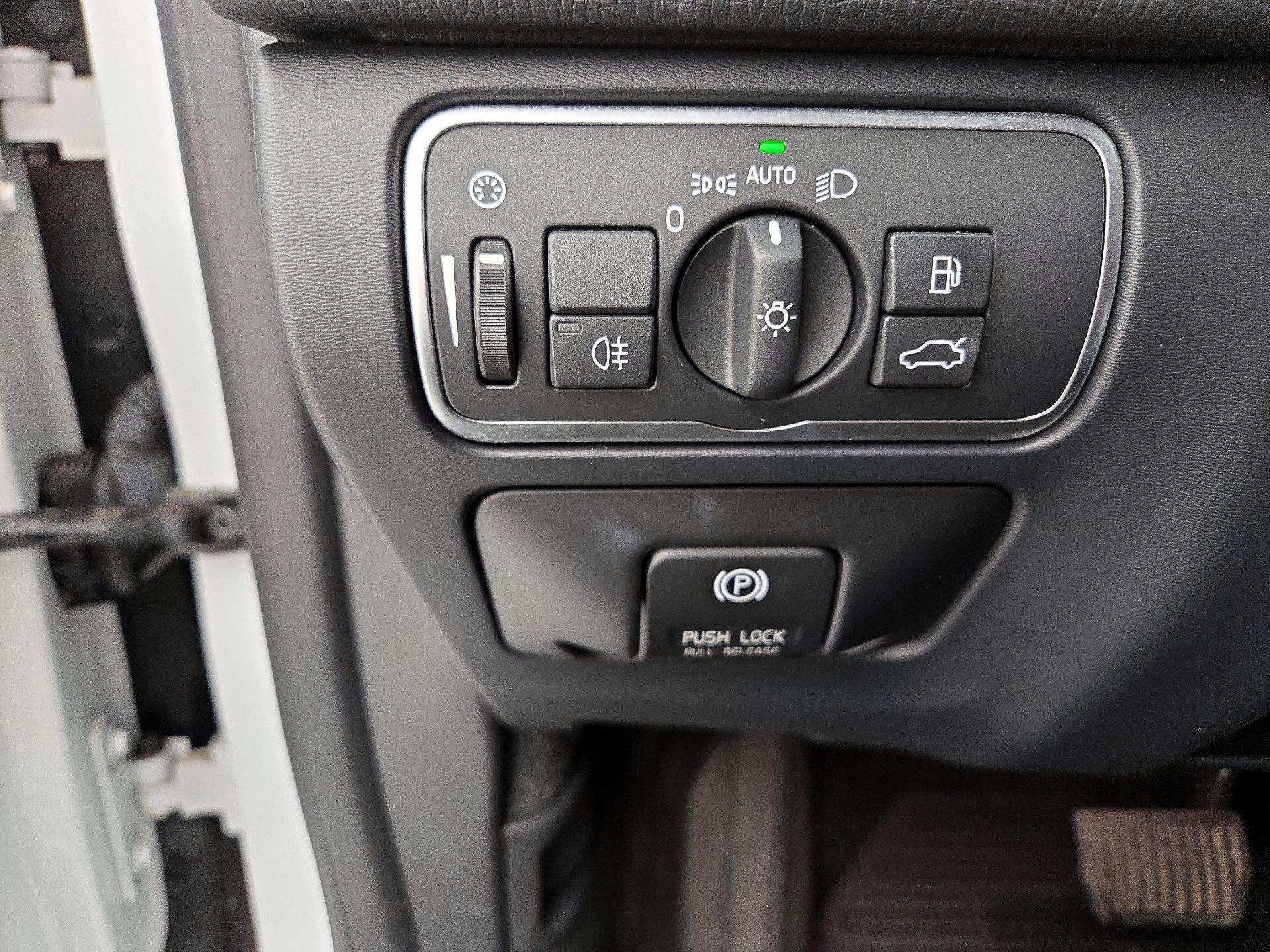 Thumbnail: 2015 Volvo XC60 - 13