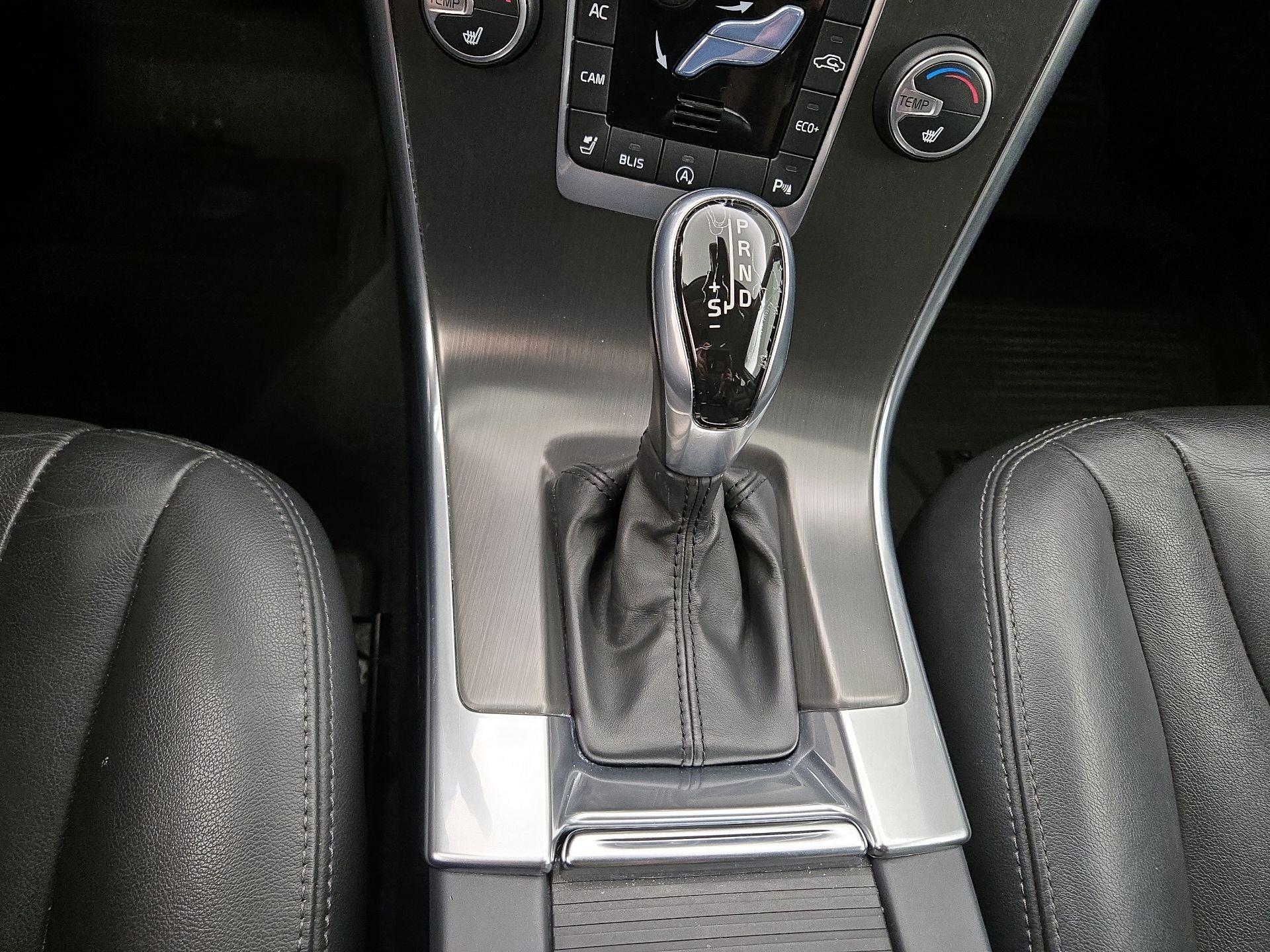 Thumbnail: 2015 Volvo XC60 - 17