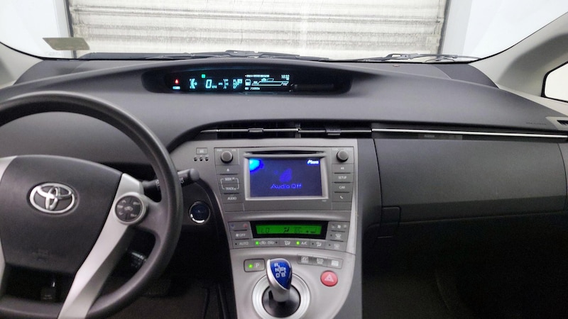 2014 Toyota Prius Two 9