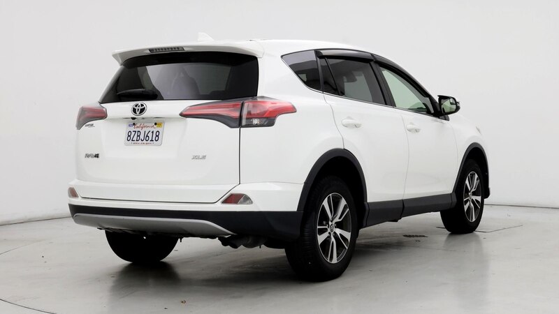 2018 Toyota RAV4 XLE 8