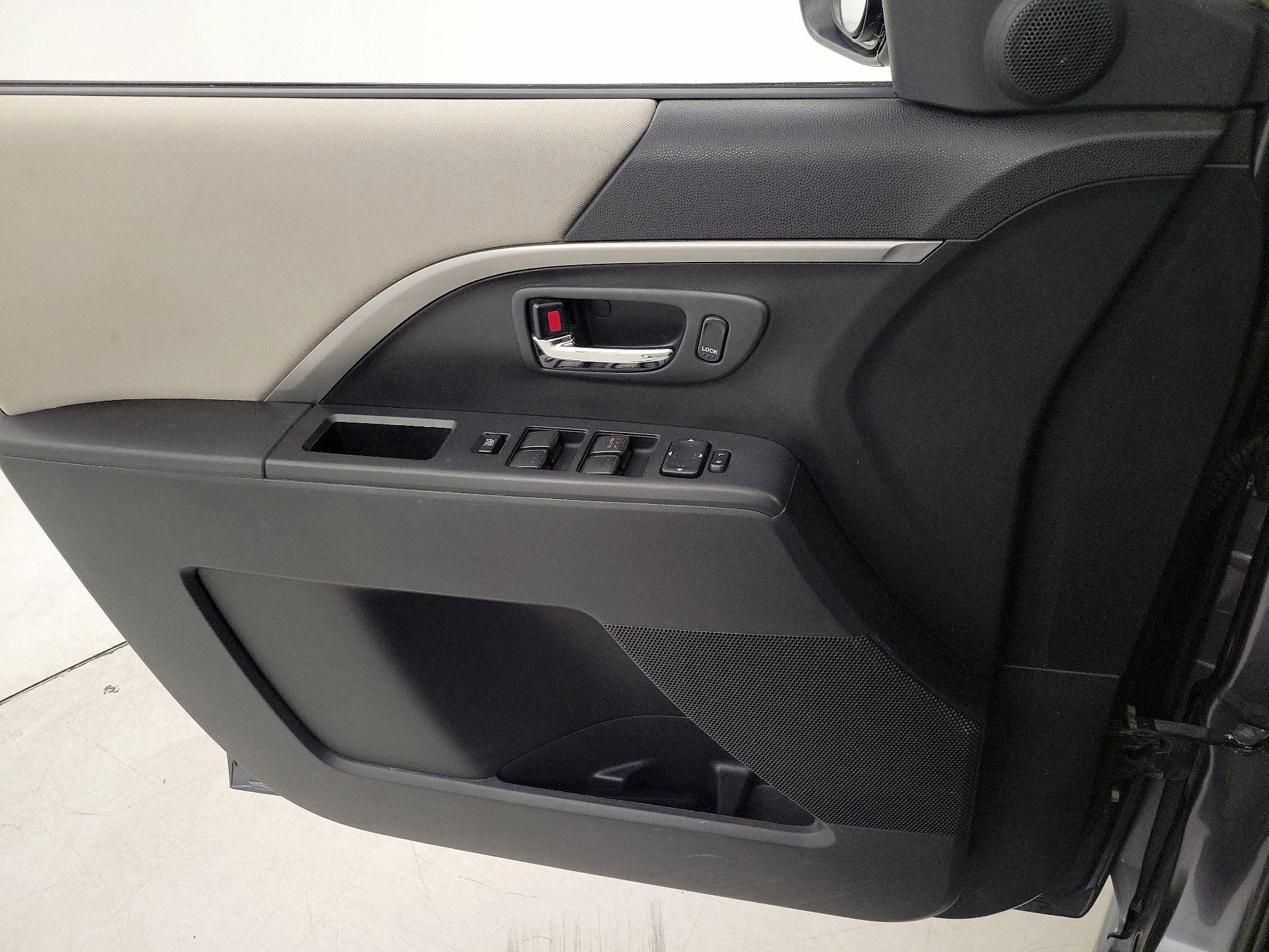 Thumbnail: 2015 Mazda Mazda5 - 12
