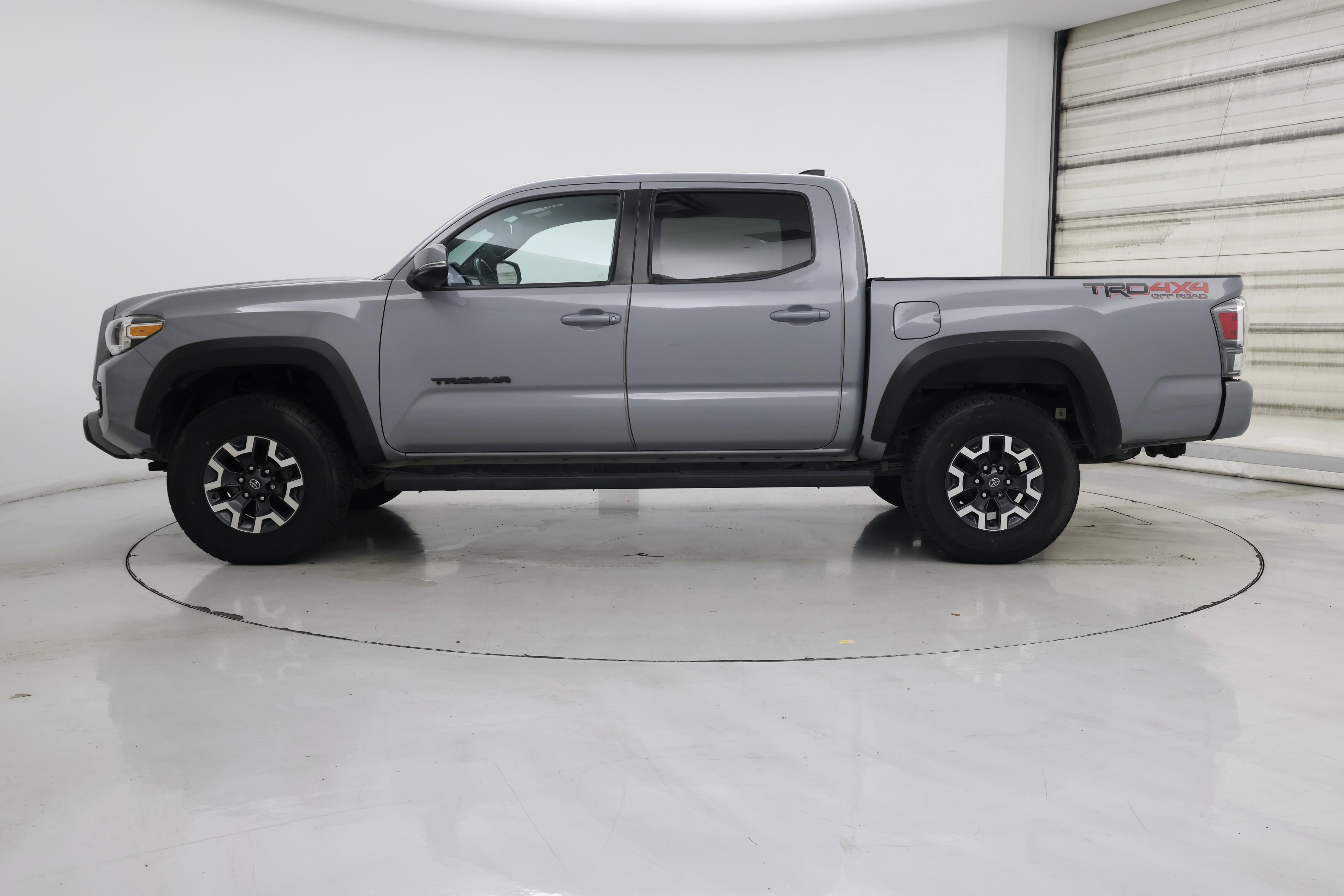 Thumbnail: 2020 Toyota Tacoma - 3