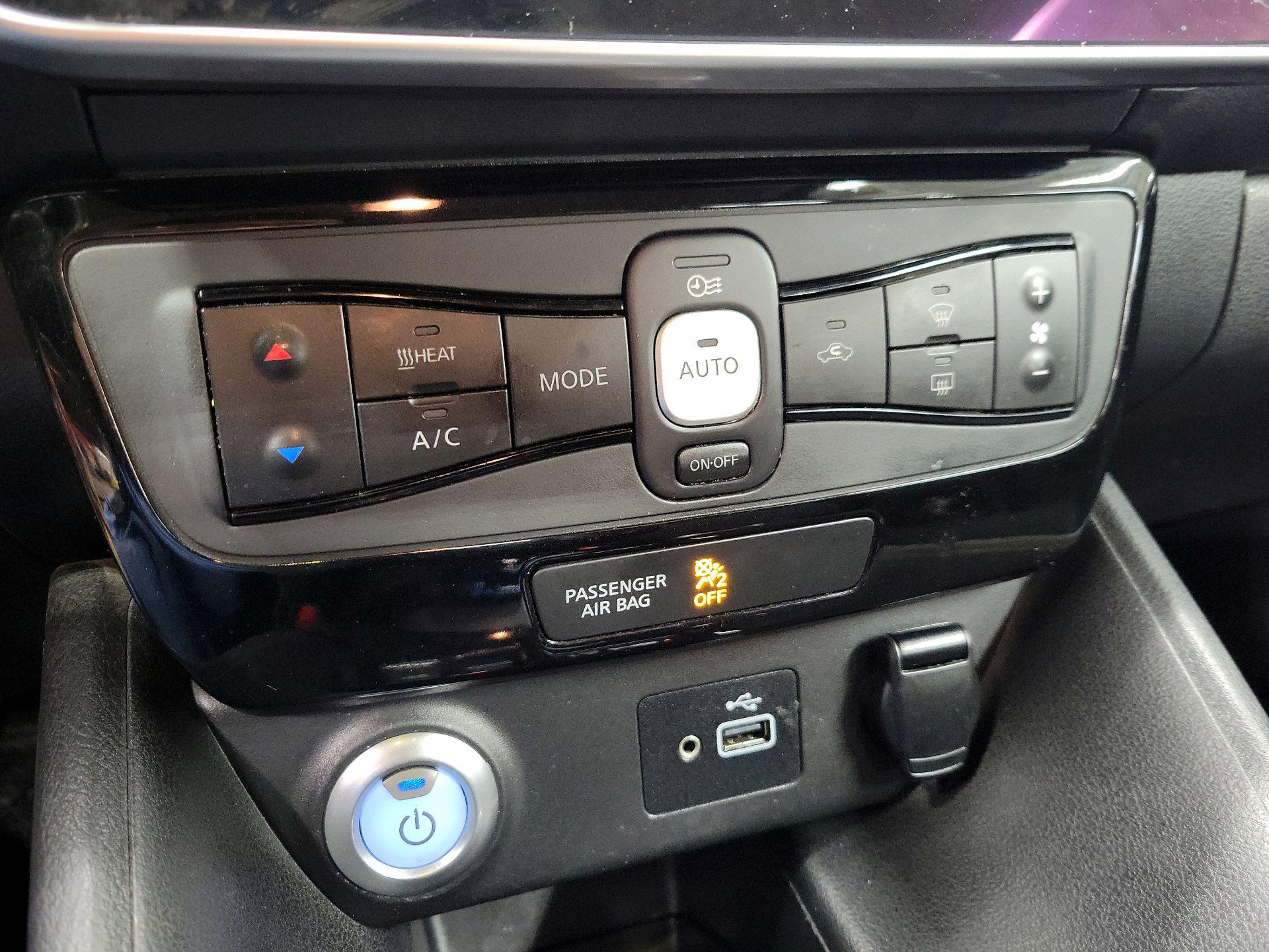 Thumbnail: 2019 Nissan Leaf - 17