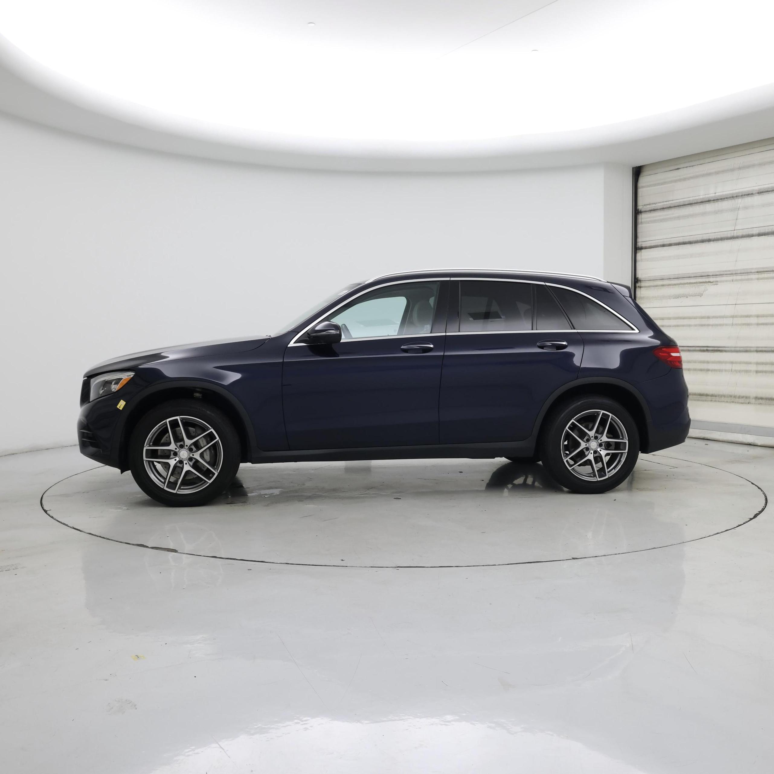 Thumbnail: 2016 Mercedes-Benz GLC - 3