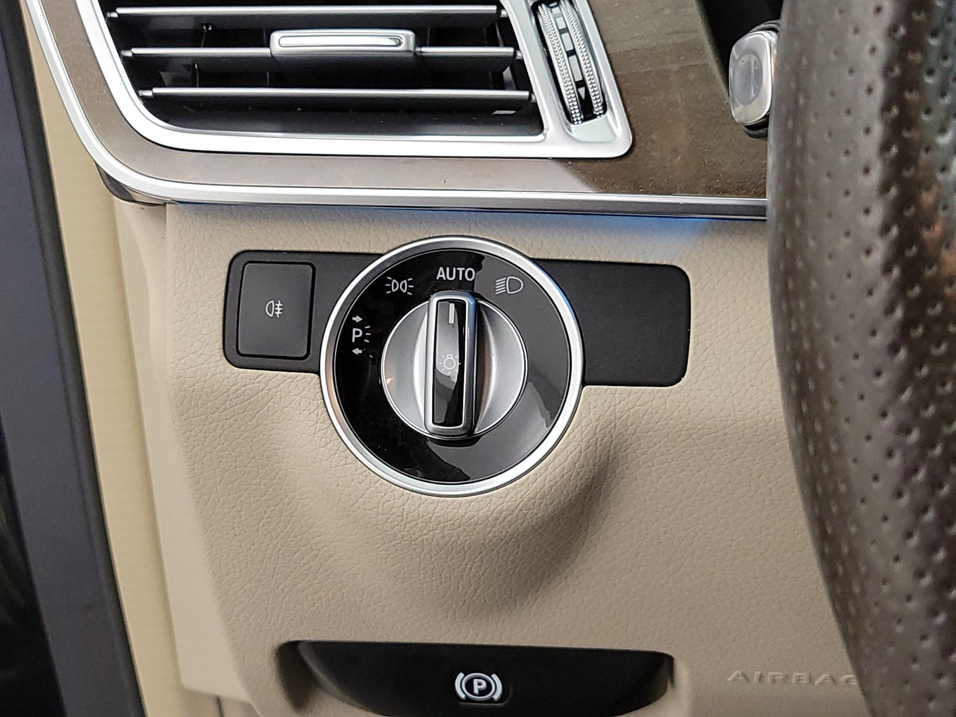 Thumbnail: 2015 Mercedes-Benz E-Class - 13