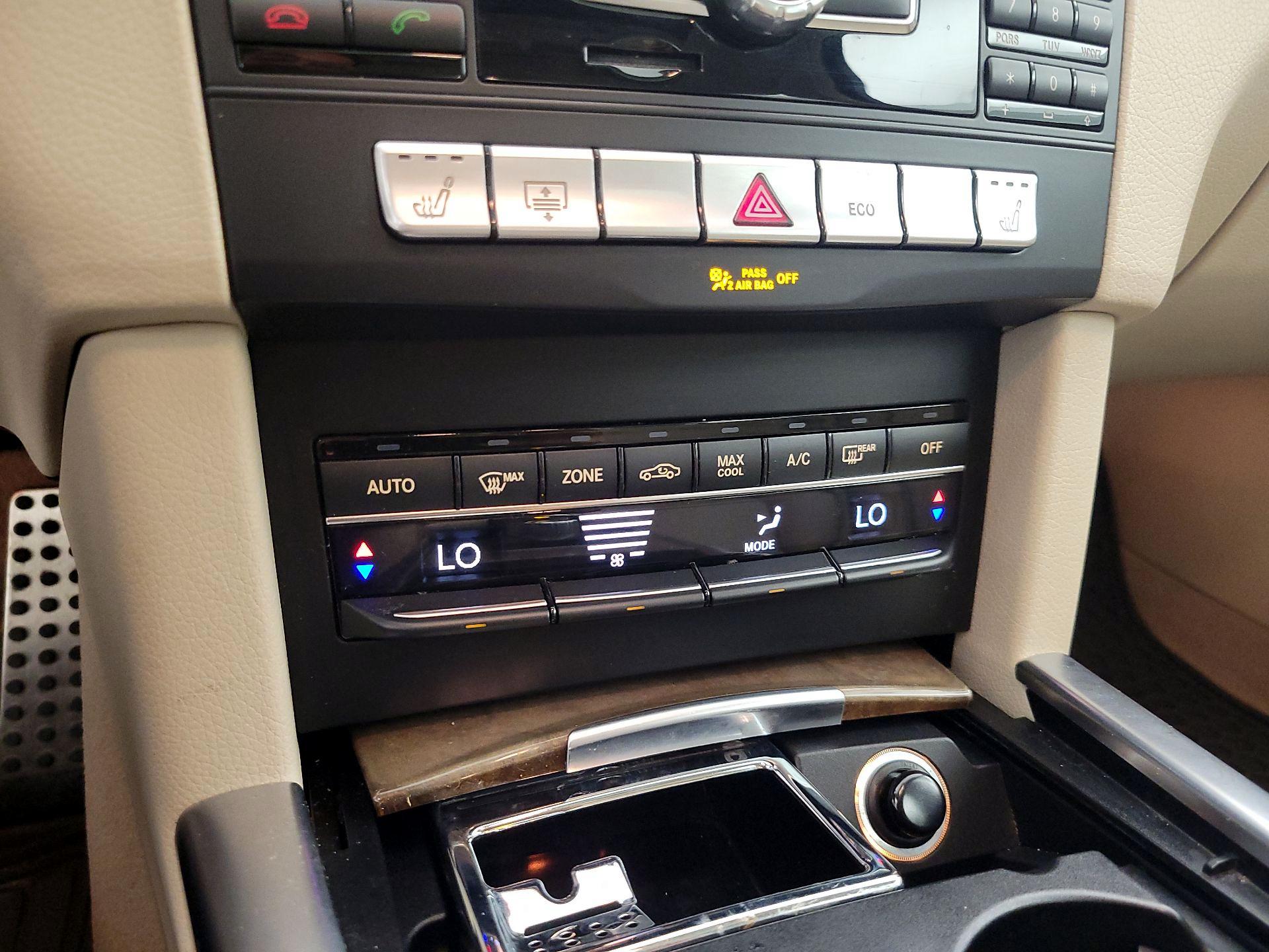 Thumbnail: 2015 Mercedes-Benz E-Class - 16