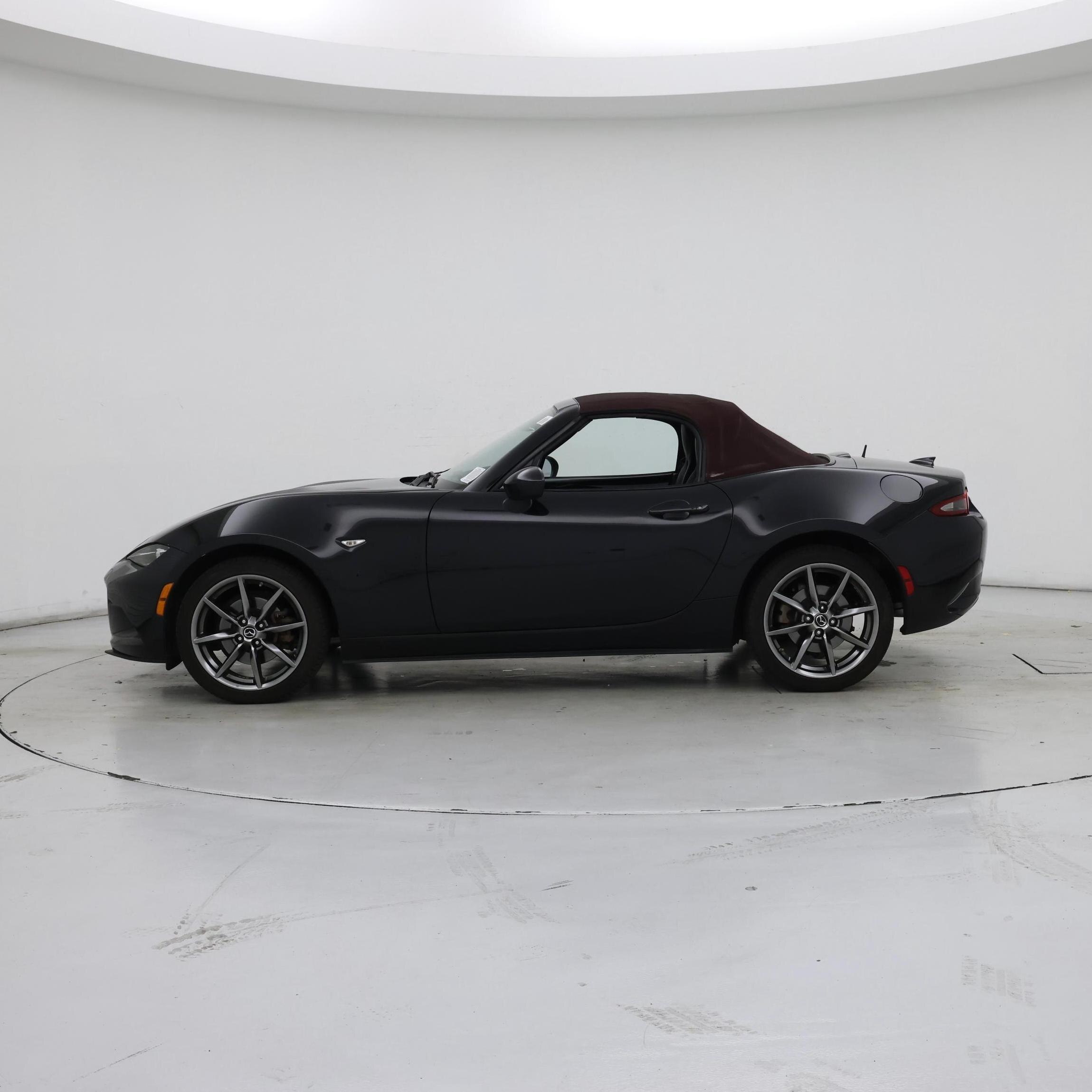 Thumbnail: 2018 Mazda MX-5 Miata - 3