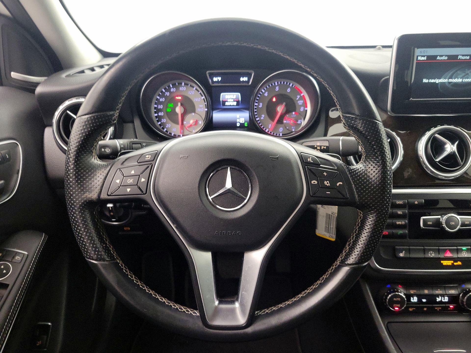 Thumbnail: 2015 Mercedes-Benz GLA - 10