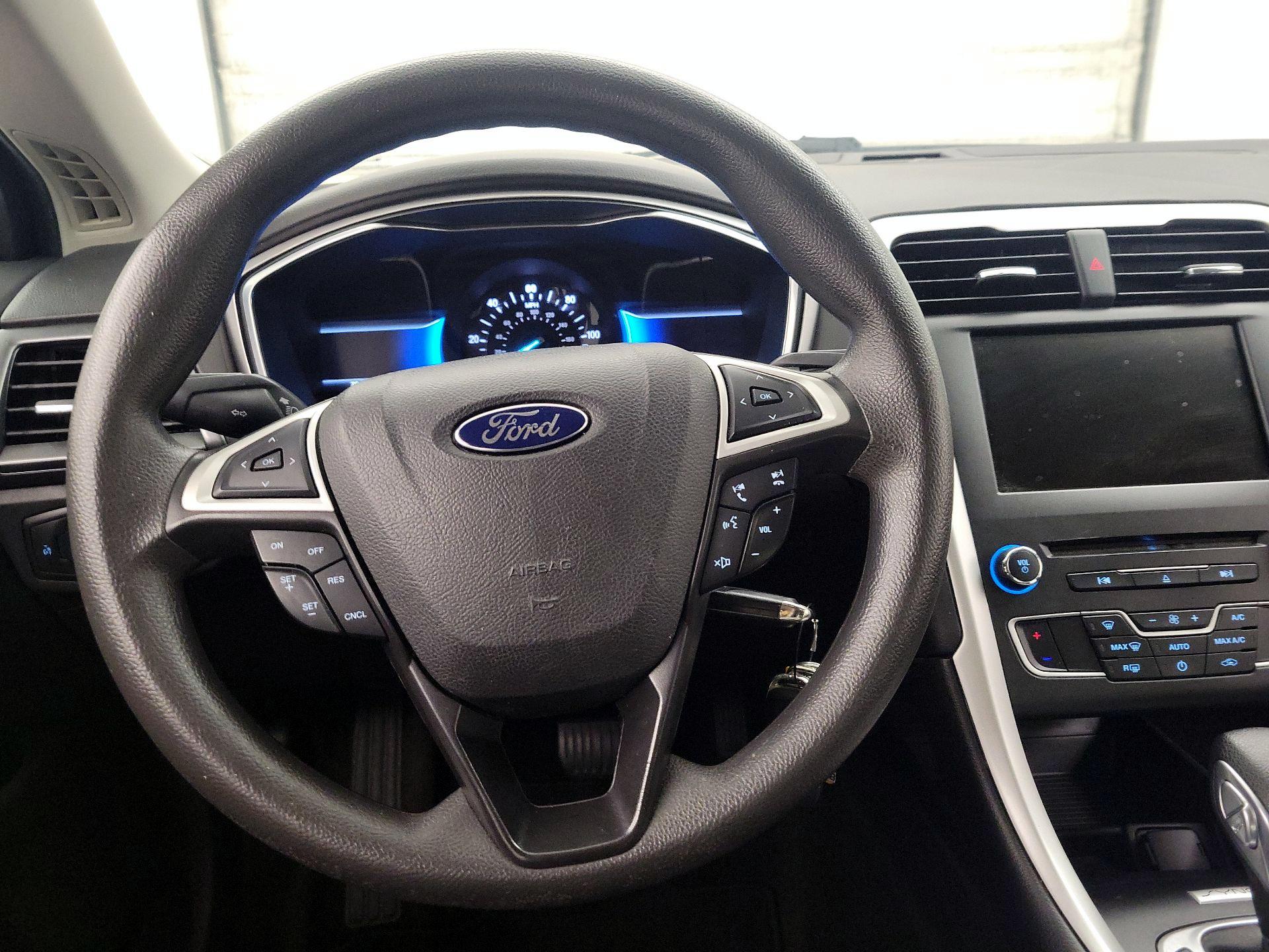 Thumbnail: 2016 Ford Fusion - 10