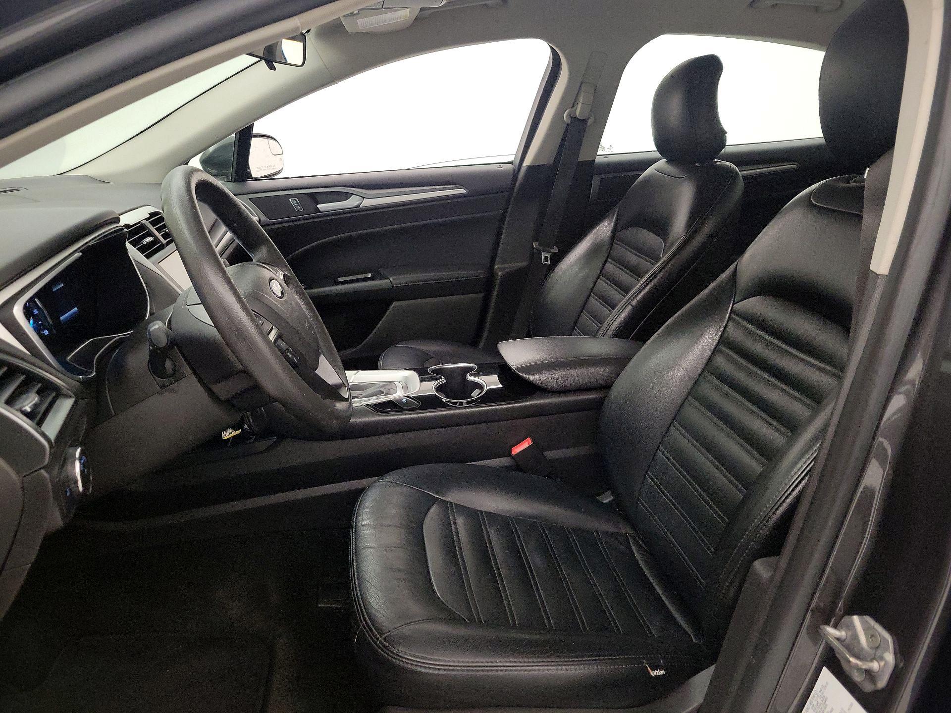 Thumbnail: 2016 Ford Fusion - 11