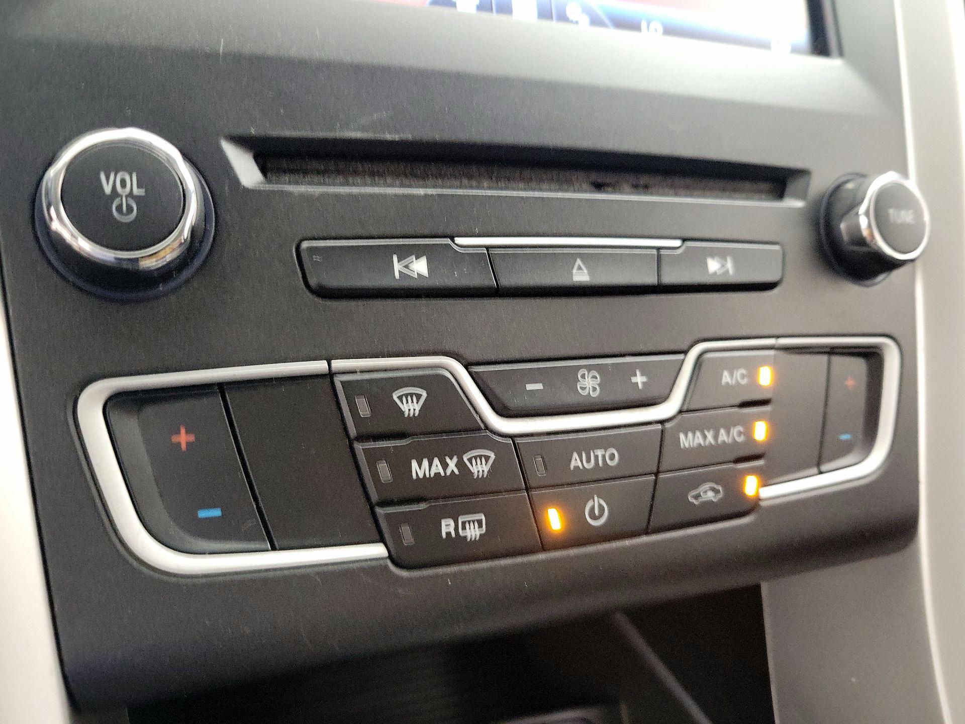 Thumbnail: 2016 Ford Fusion - 16