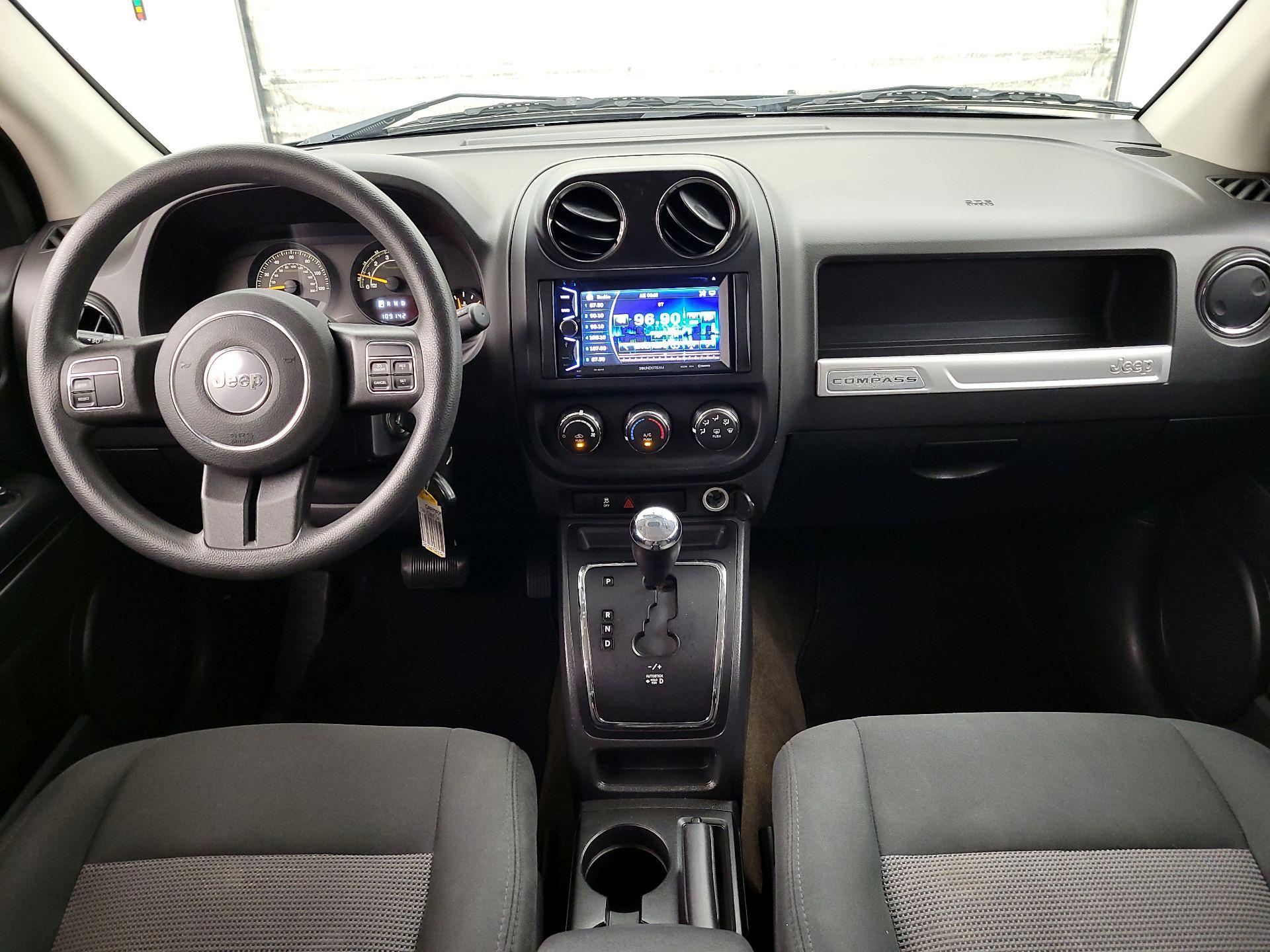 Thumbnail: 2015 Jeep Compass - 9