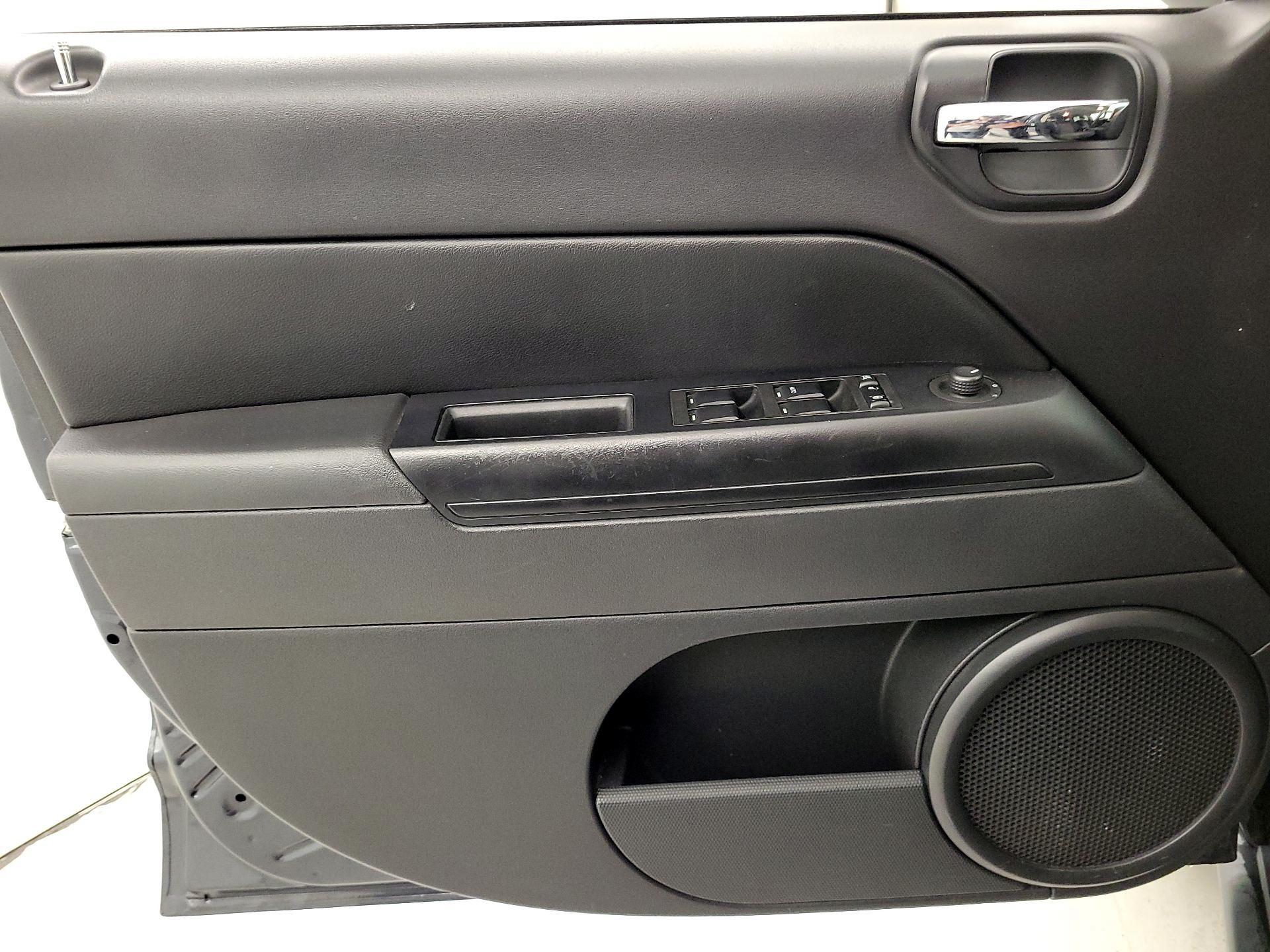 Thumbnail: 2015 Jeep Compass - 12