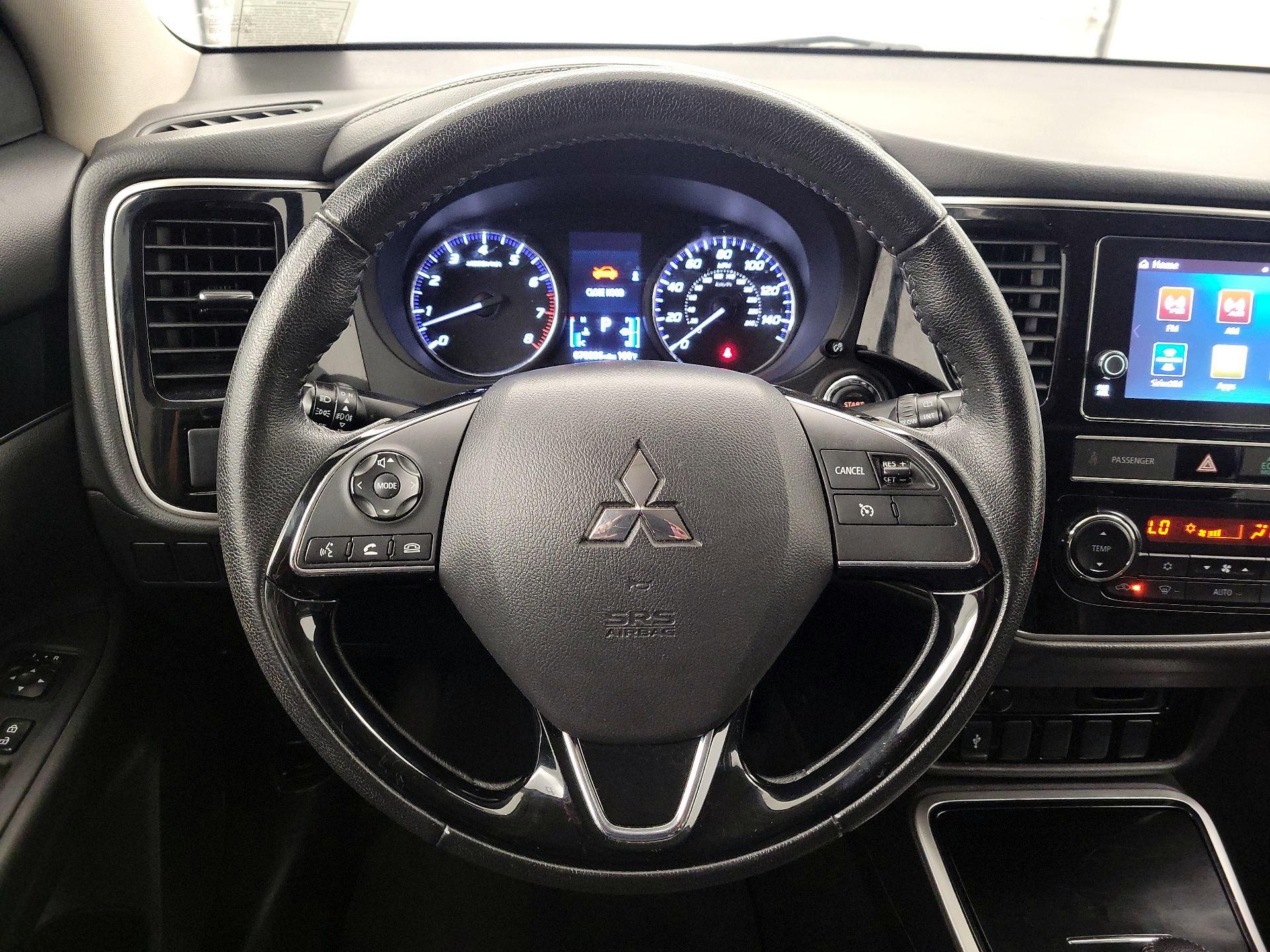 Thumbnail: 2019 Mitsubishi Outlander - 10