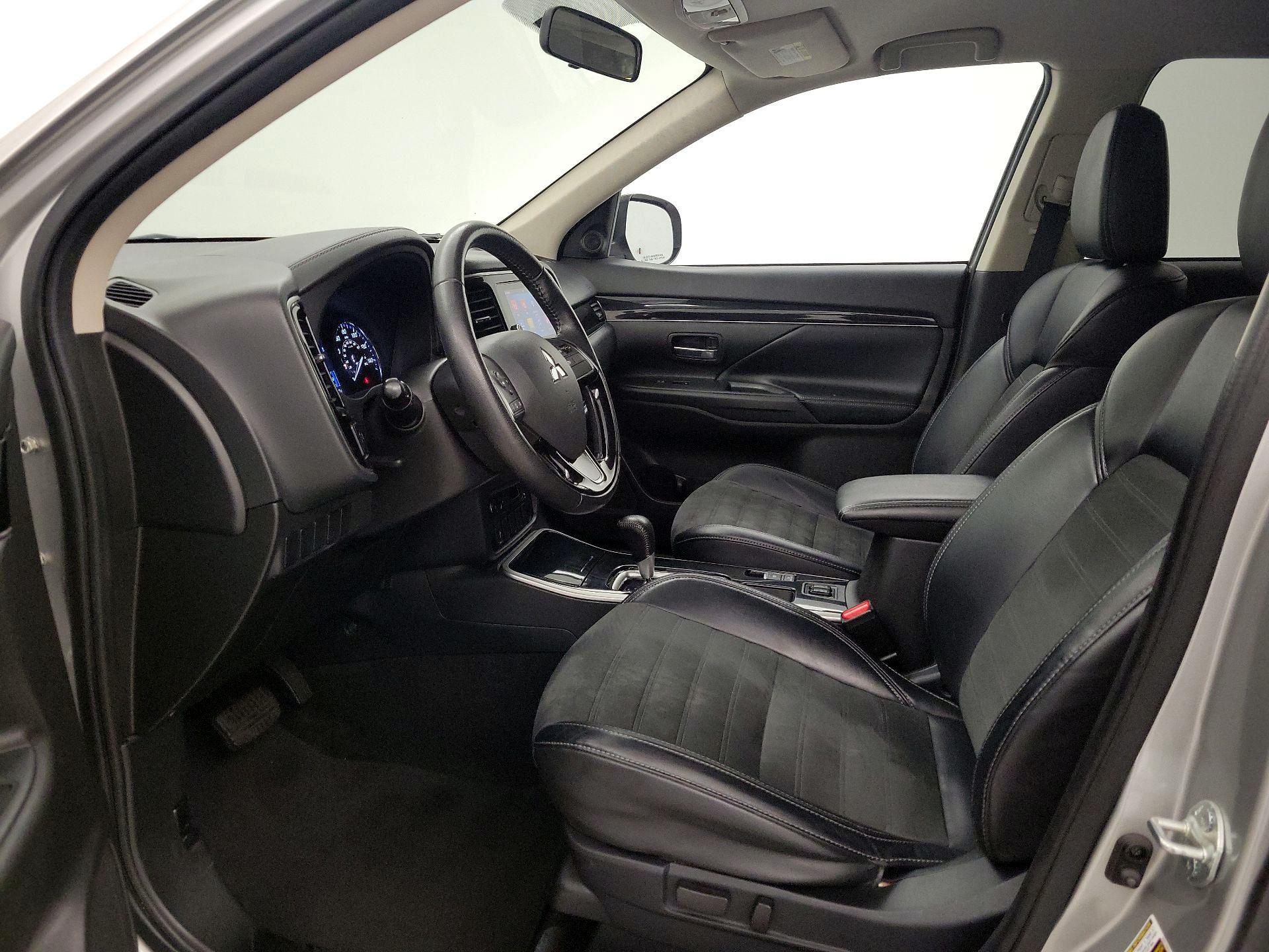 Thumbnail: 2019 Mitsubishi Outlander - 11