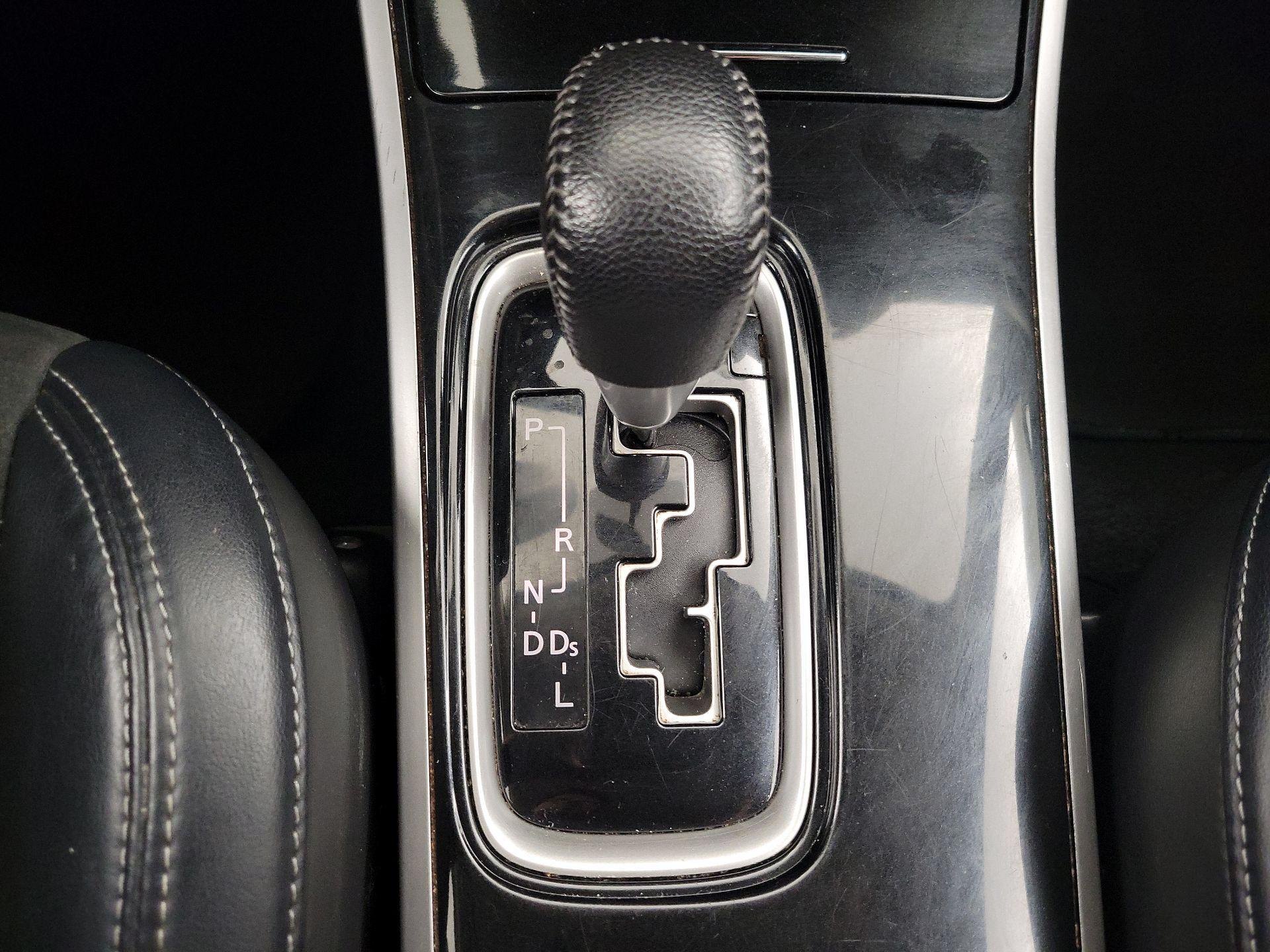 Thumbnail: 2019 Mitsubishi Outlander - 17