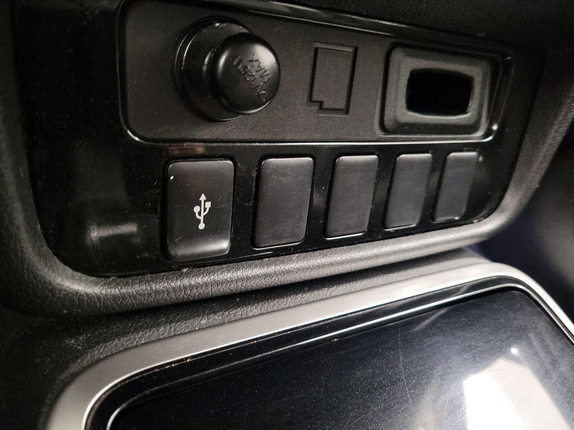 Thumbnail: 2019 Mitsubishi Outlander - 18