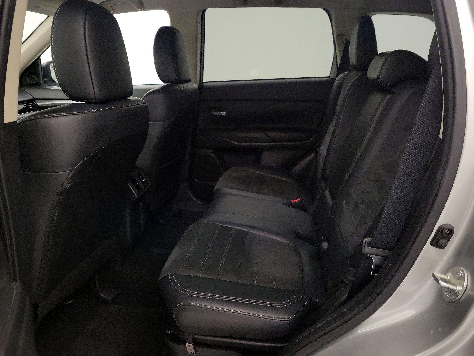 Thumbnail: 2019 Mitsubishi Outlander - 19