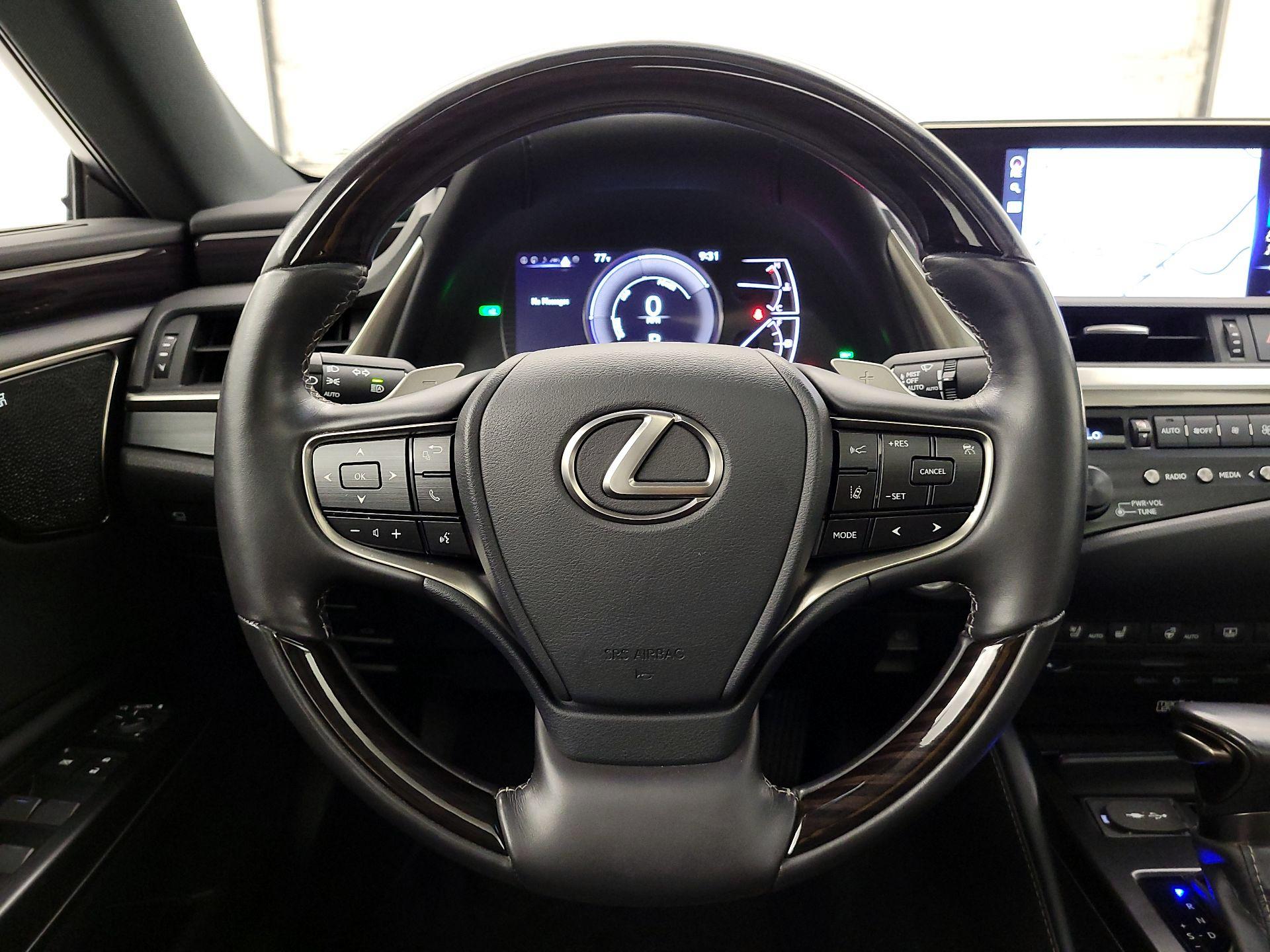 Thumbnail: 2020 Lexus ES - 10