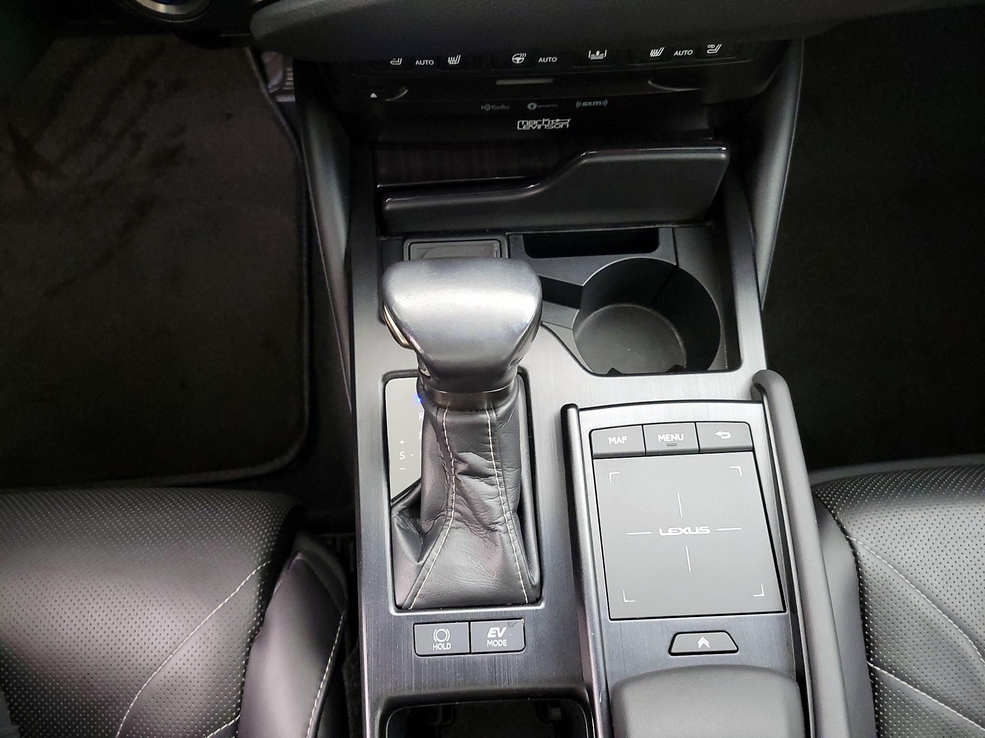 Thumbnail: 2020 Lexus ES - 18