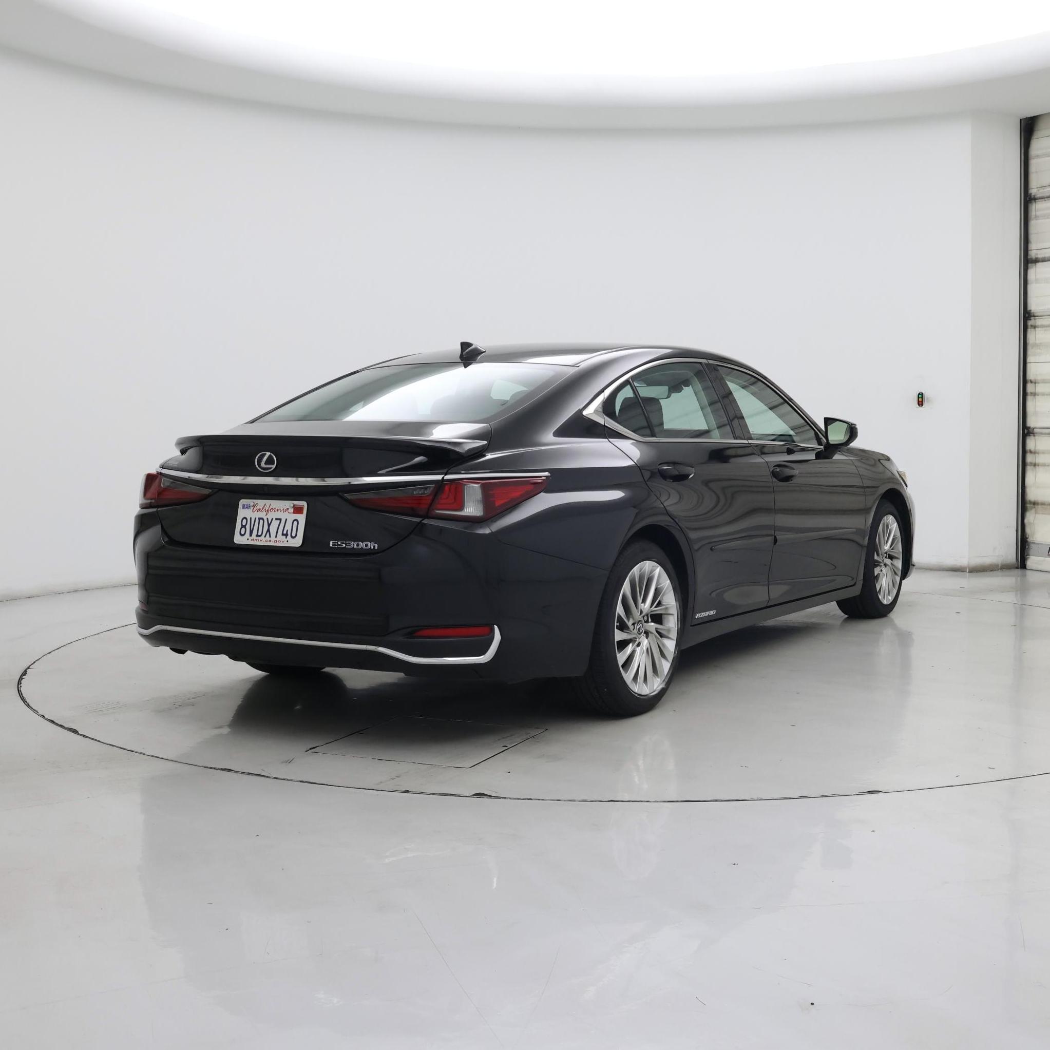 Thumbnail: 2020 Lexus ES - 8