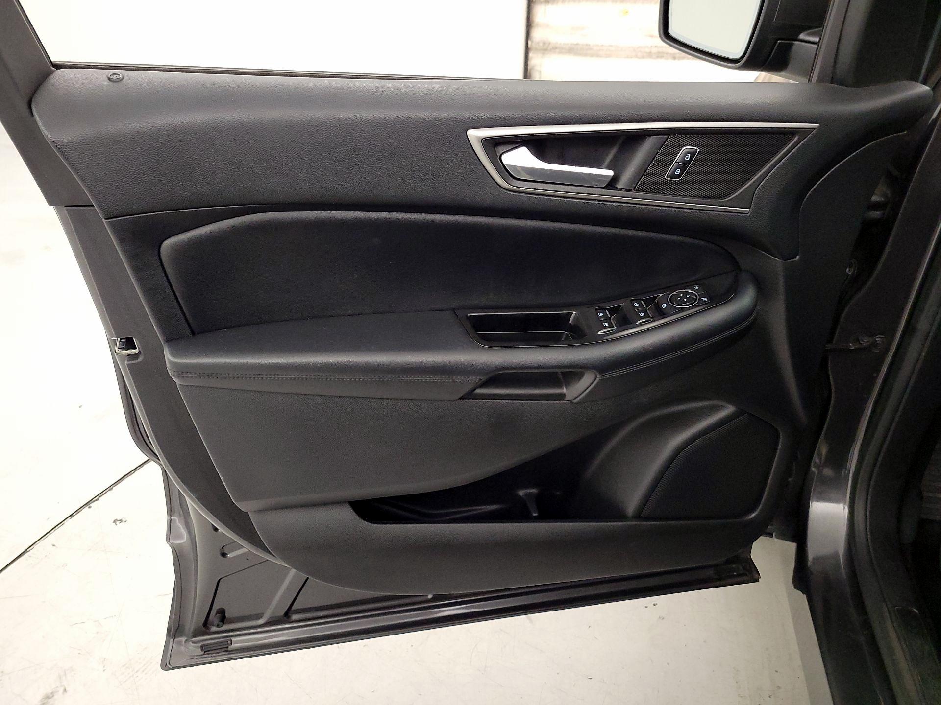 Thumbnail: 2015 Ford Edge - 12