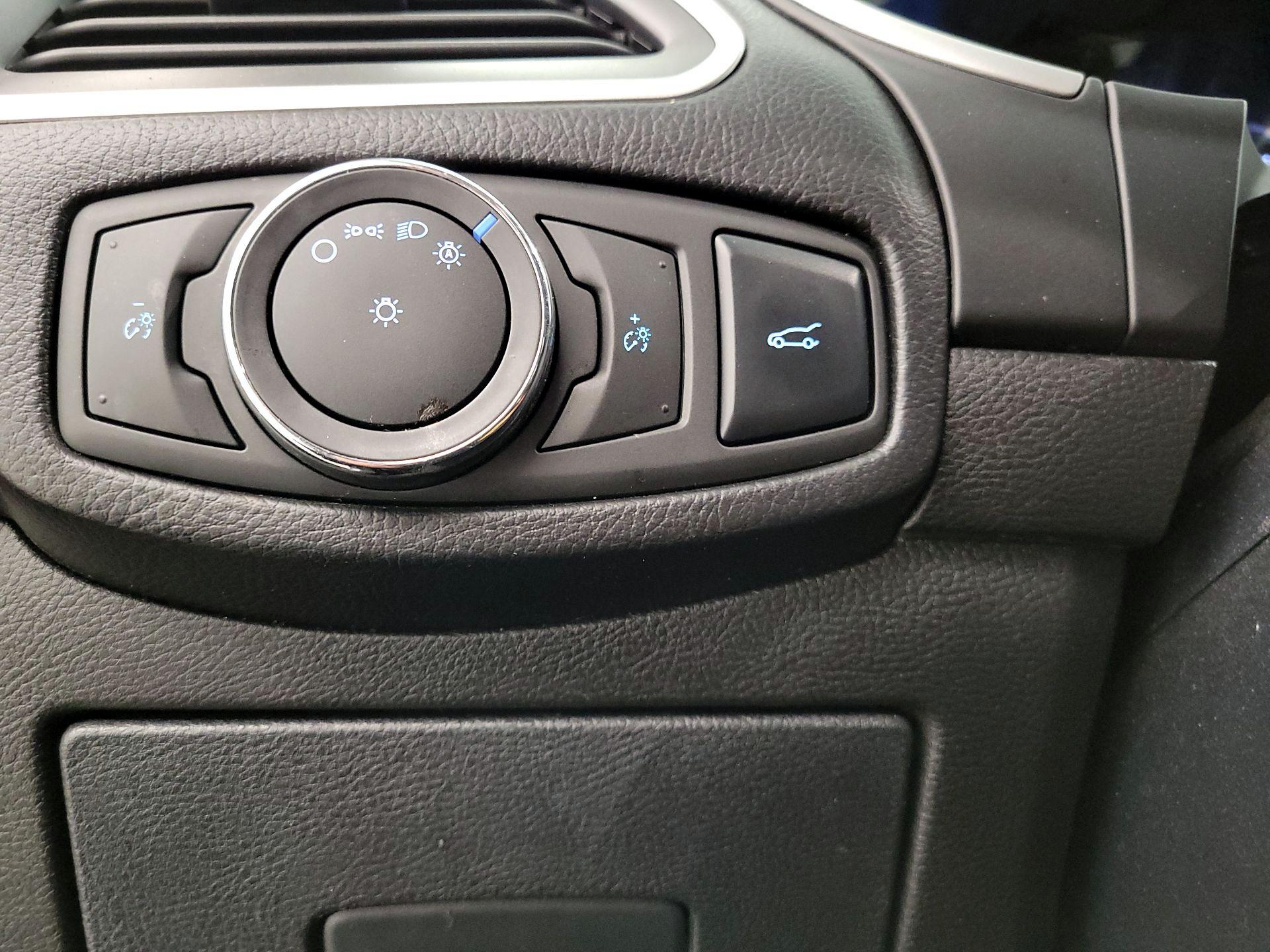 Thumbnail: 2015 Ford Edge - 13