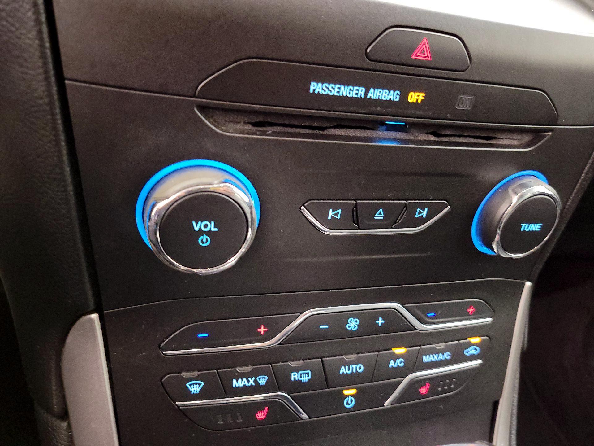 Thumbnail: 2015 Ford Edge - 16