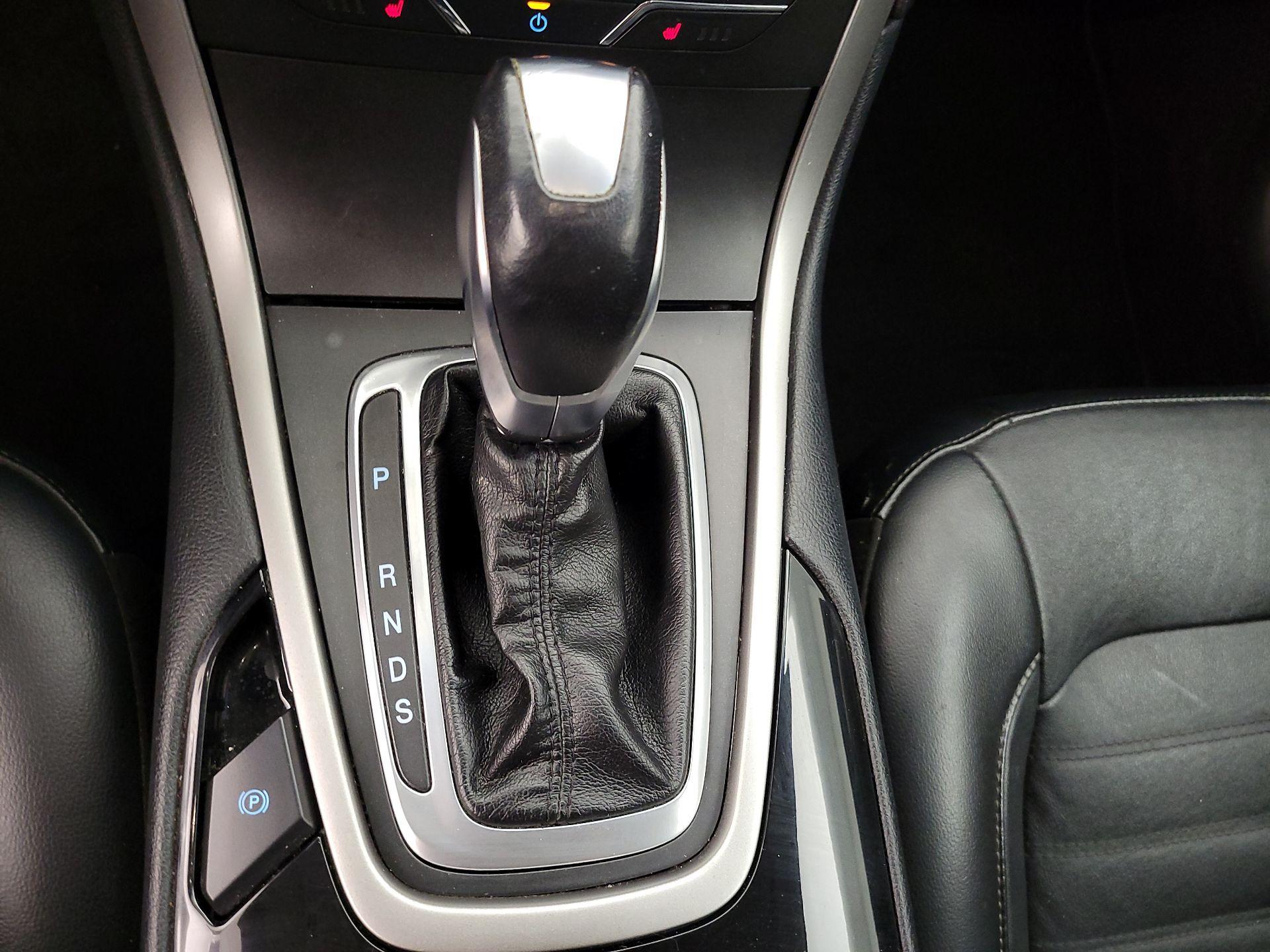 Thumbnail: 2015 Ford Edge - 17