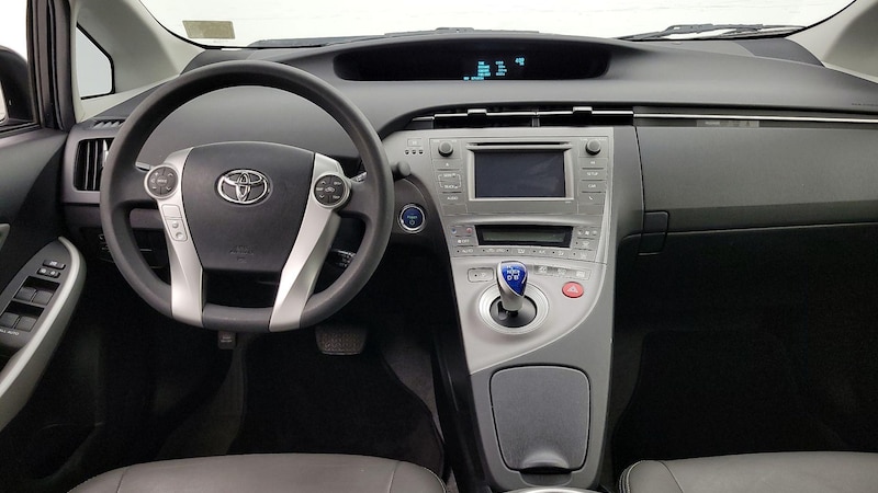 2013 Toyota Prius Two 9