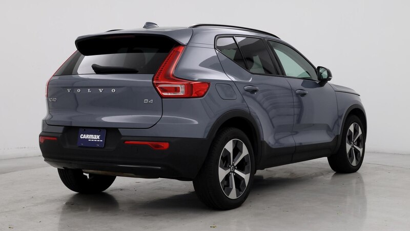 2023 Volvo XC40 B4 Ultimate 8