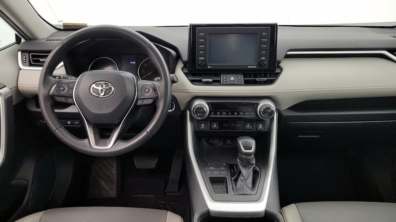 2020 Toyota RAV4 XLE Premium 9