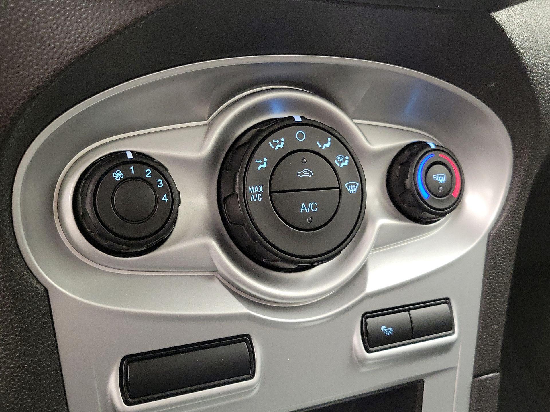 Thumbnail: 2016 Ford Fiesta - 15