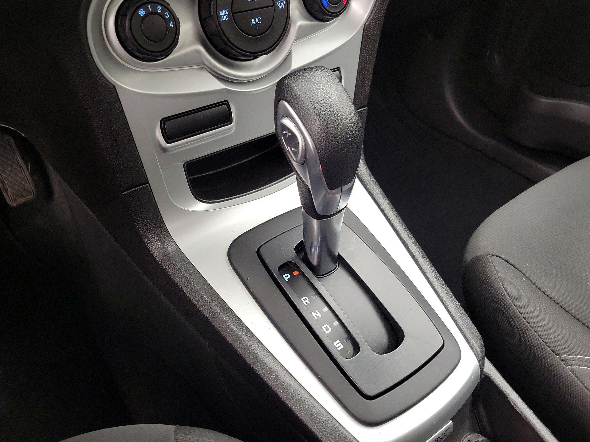 Thumbnail: 2016 Ford Fiesta - 16