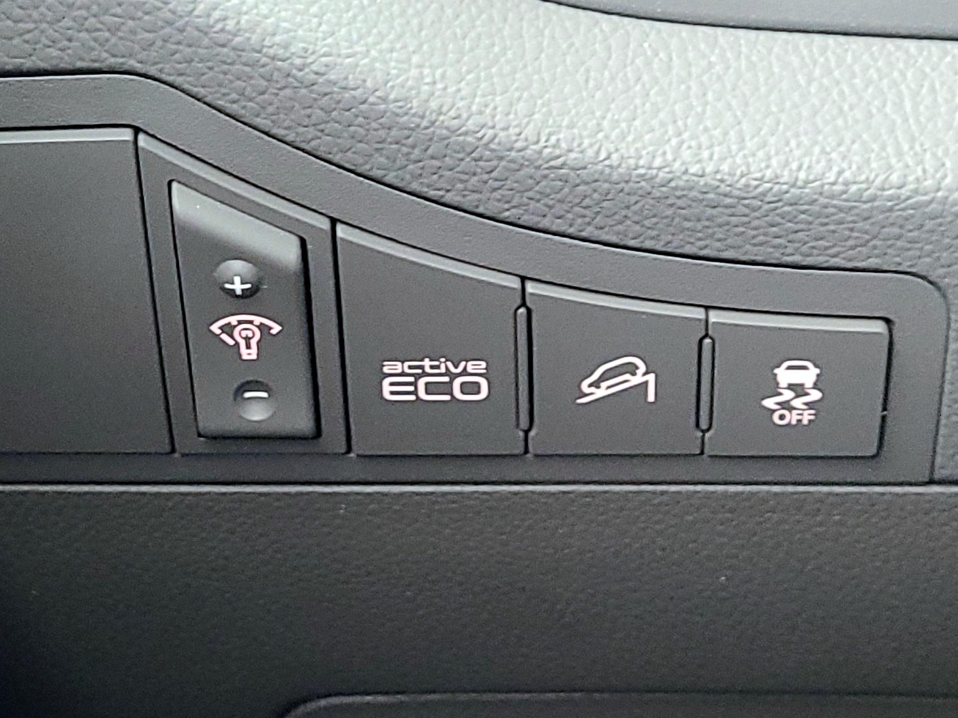 Thumbnail: 2015 Kia Sportage - 13