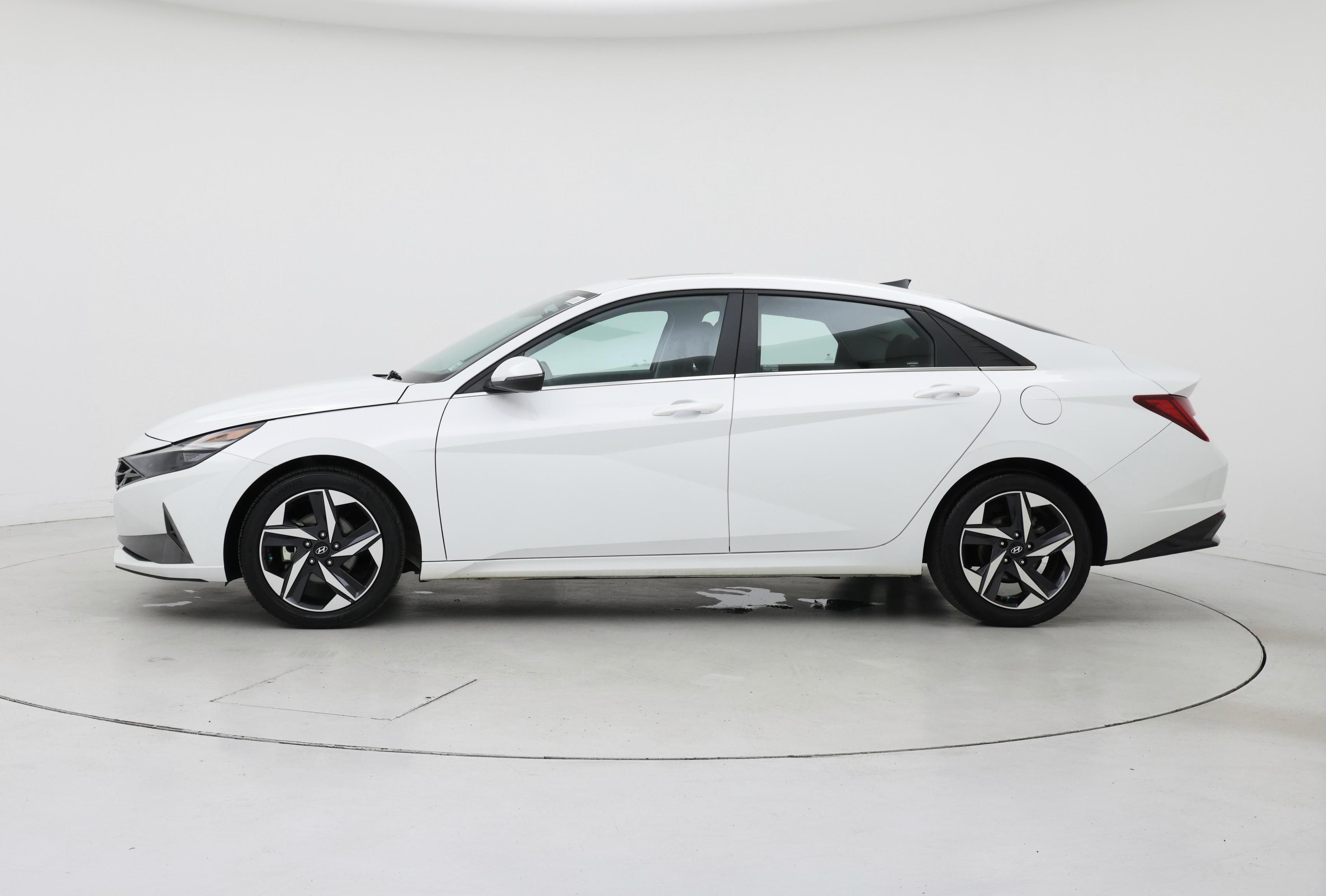 Thumbnail: 2022 Hyundai Elantra - 3