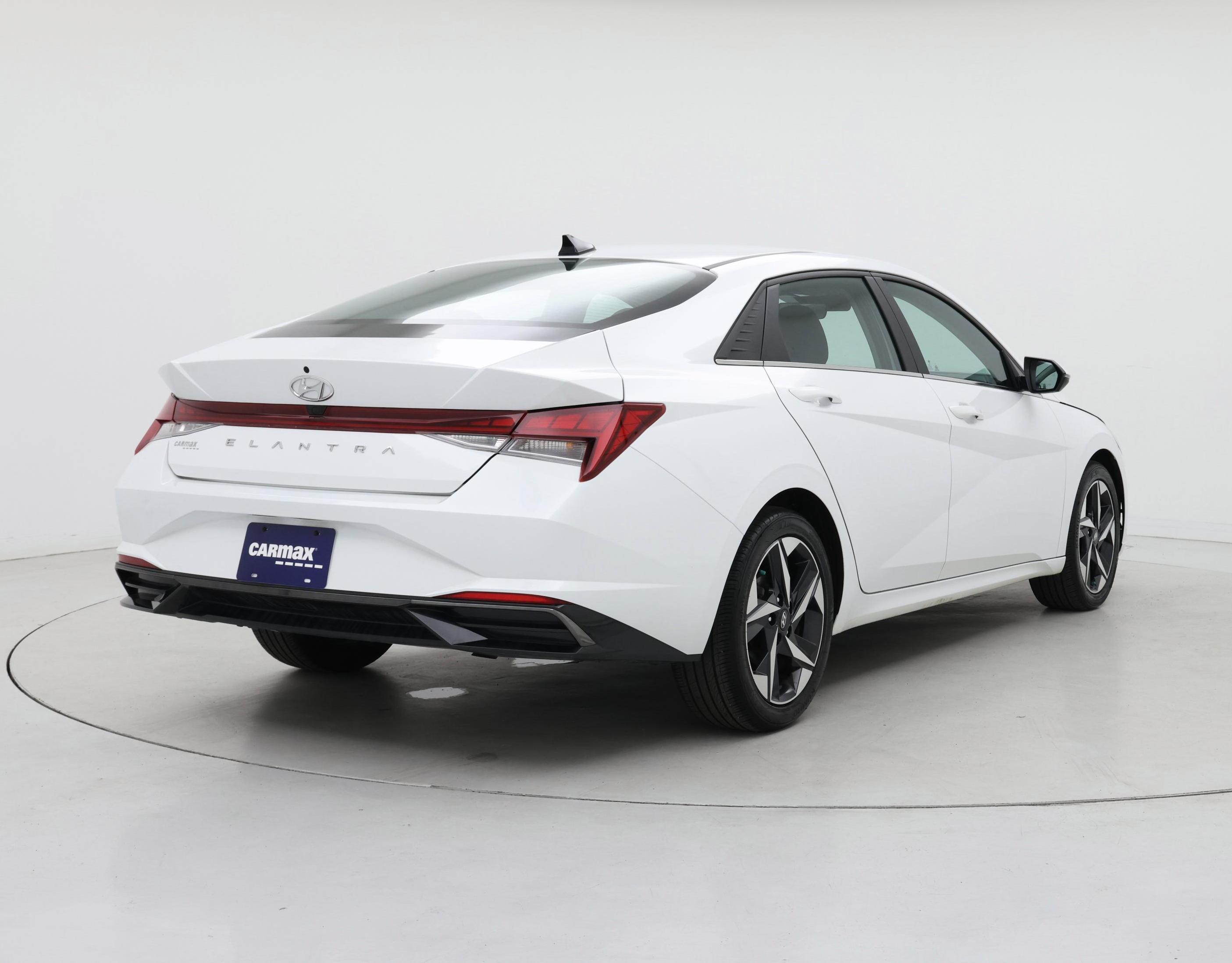 Thumbnail: 2022 Hyundai Elantra - 8